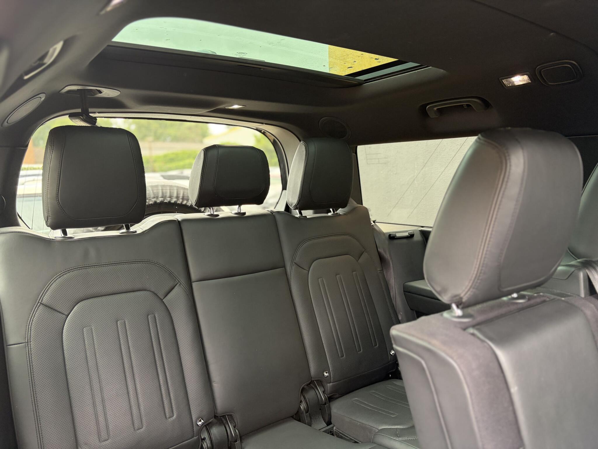 Land Rover Defender 130 view 32