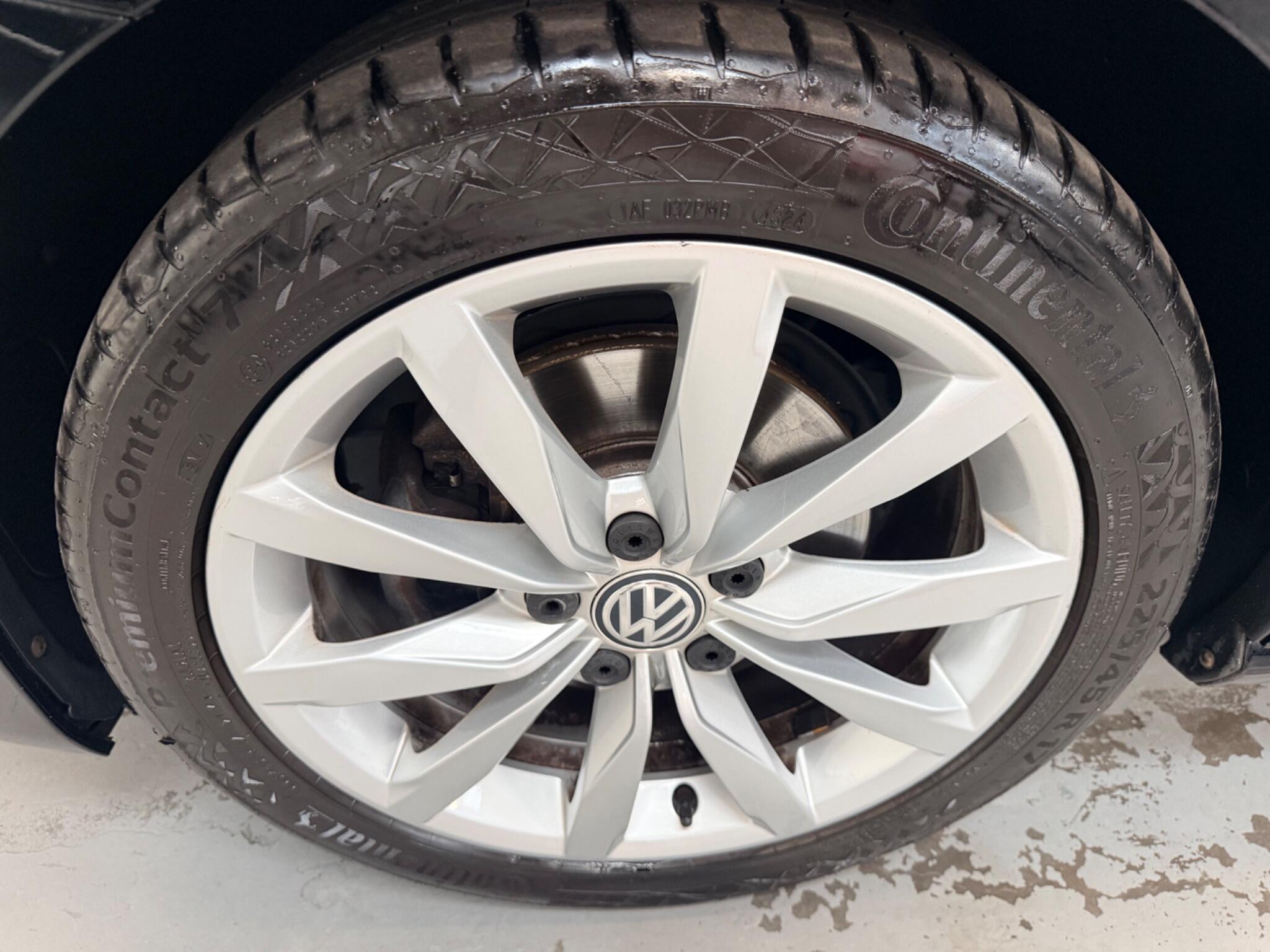 Volkswagen Golf Sportsvan view 42