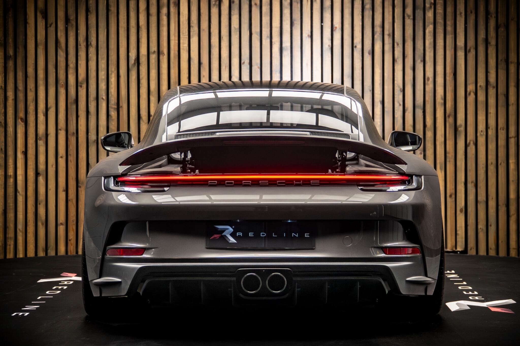 Porsche 911 view 6