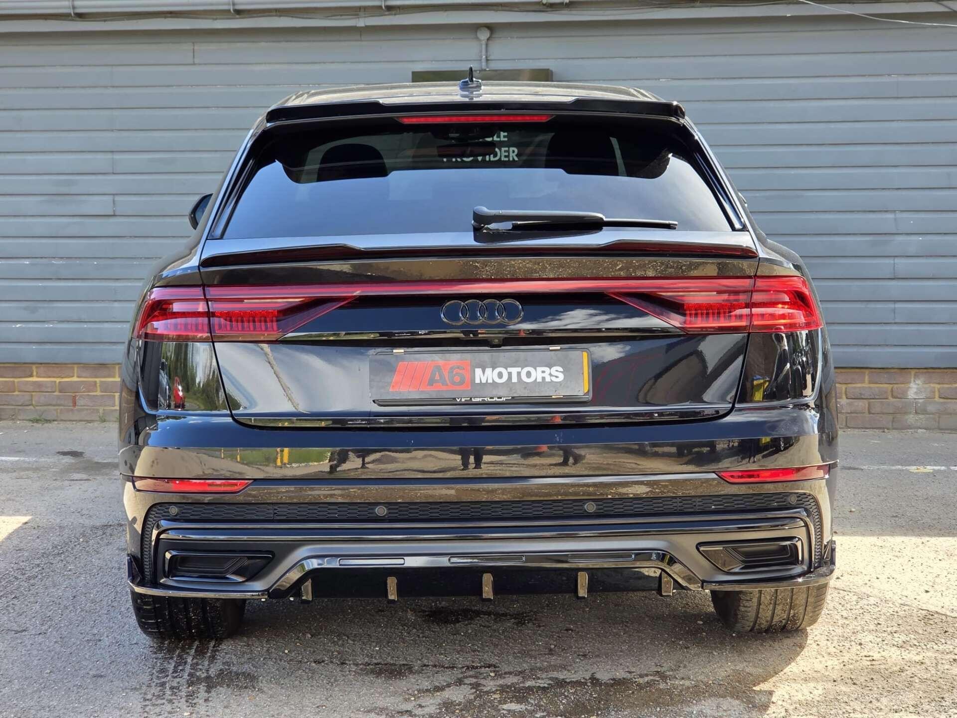 Audi Q8 view 12