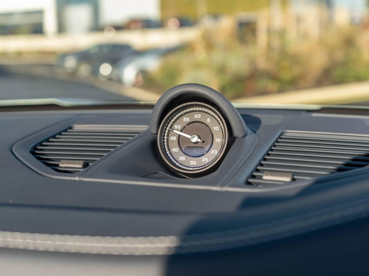 Porsche 911 view 45