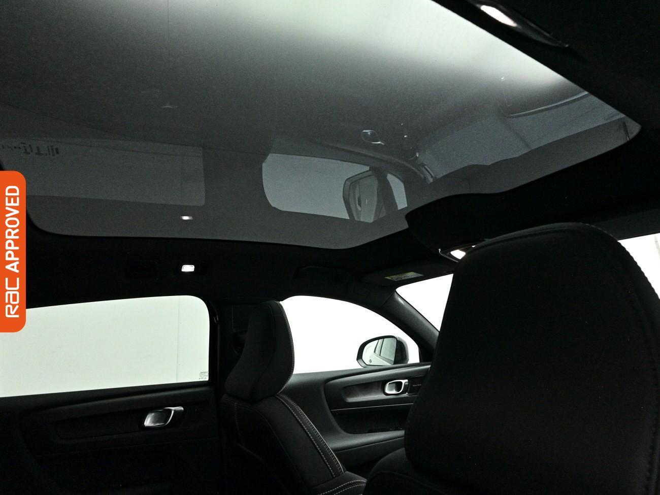 Volvo C40 view 3