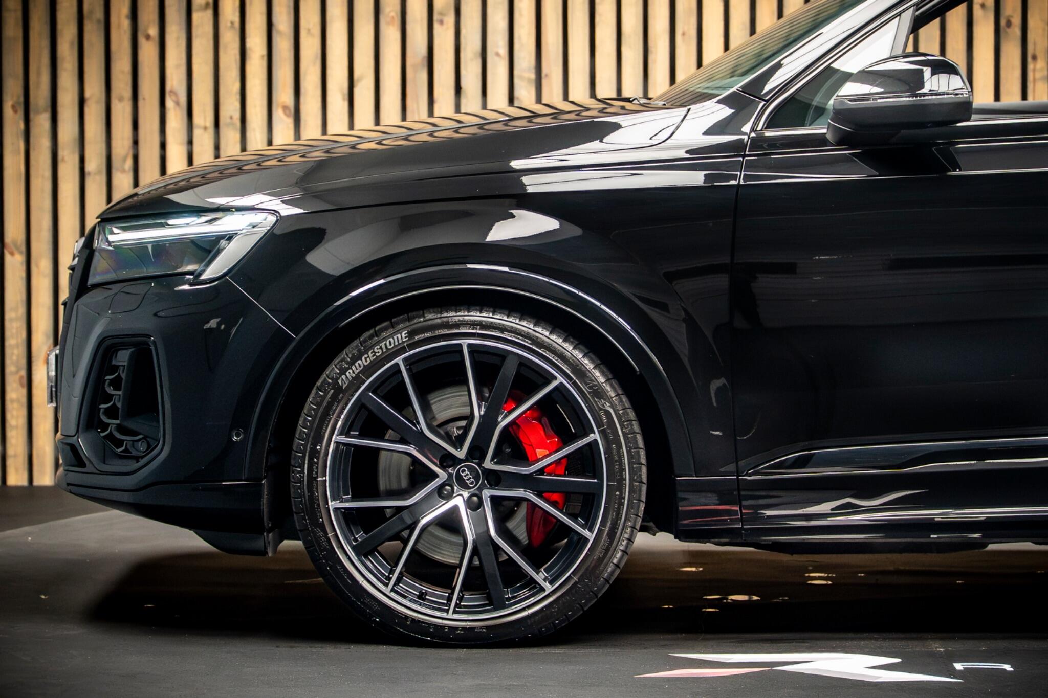 Audi SQ7 view 9