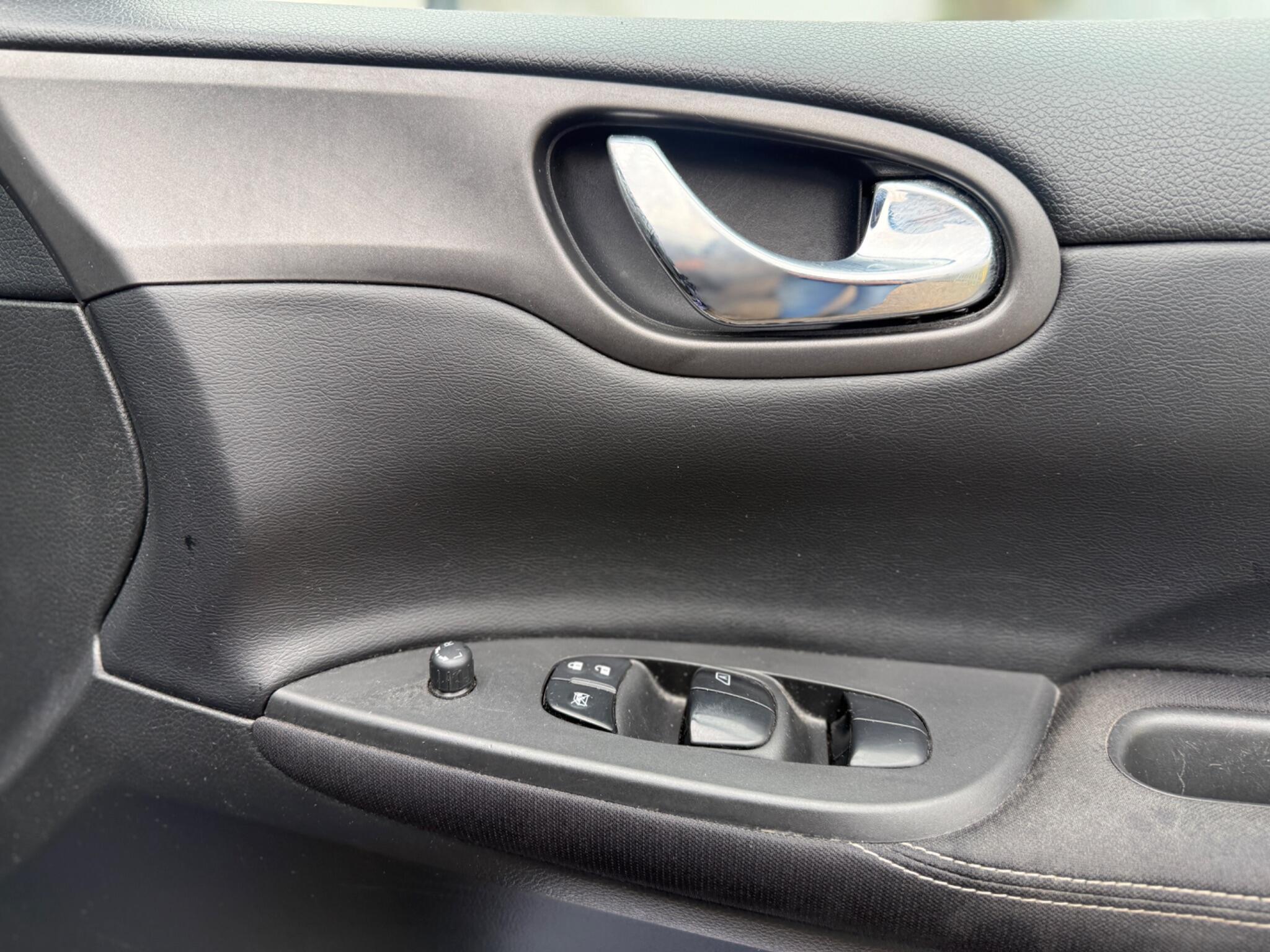 2018 Nissan Pulsar image 11