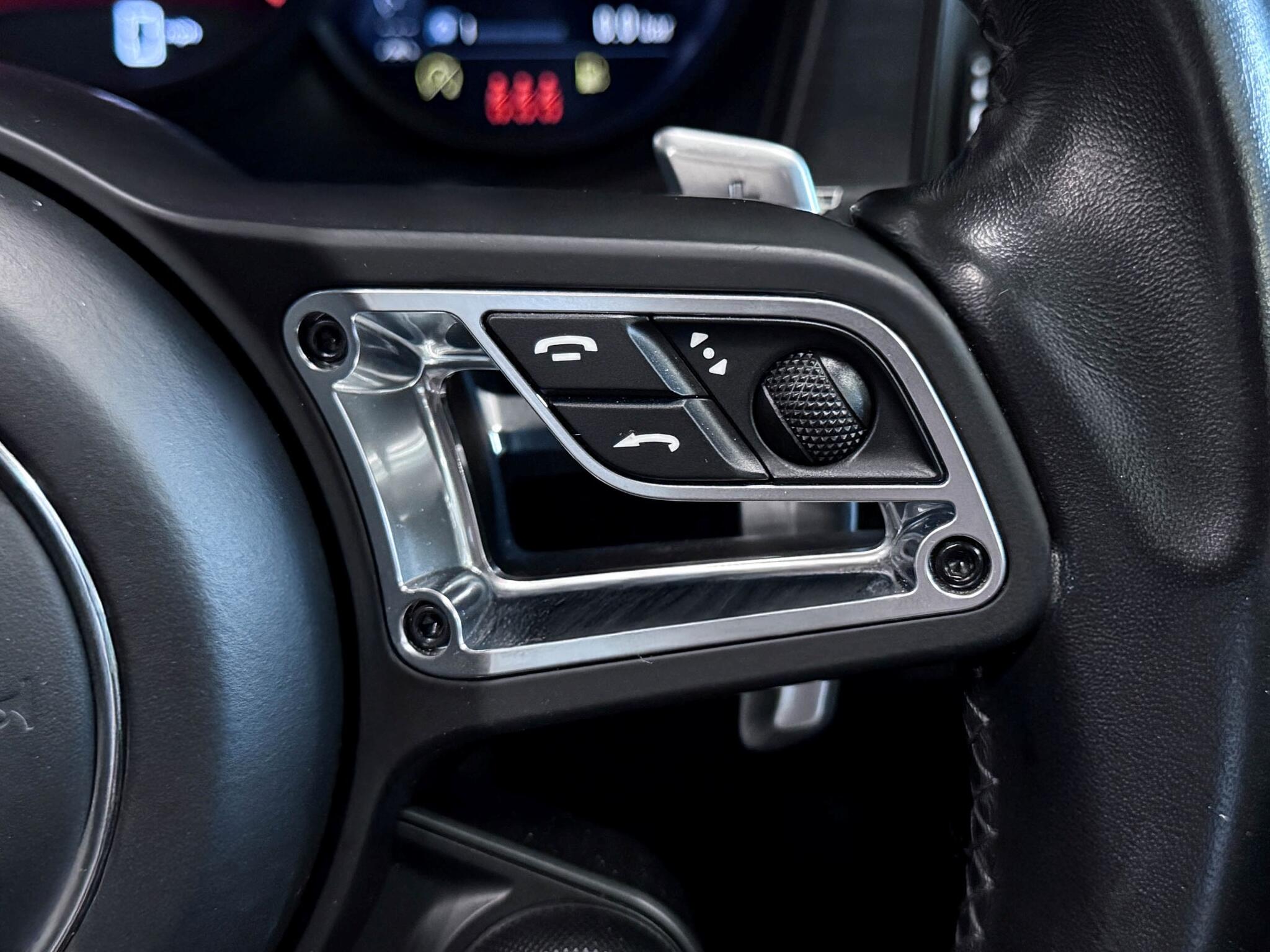 Porsche Macan view 41
