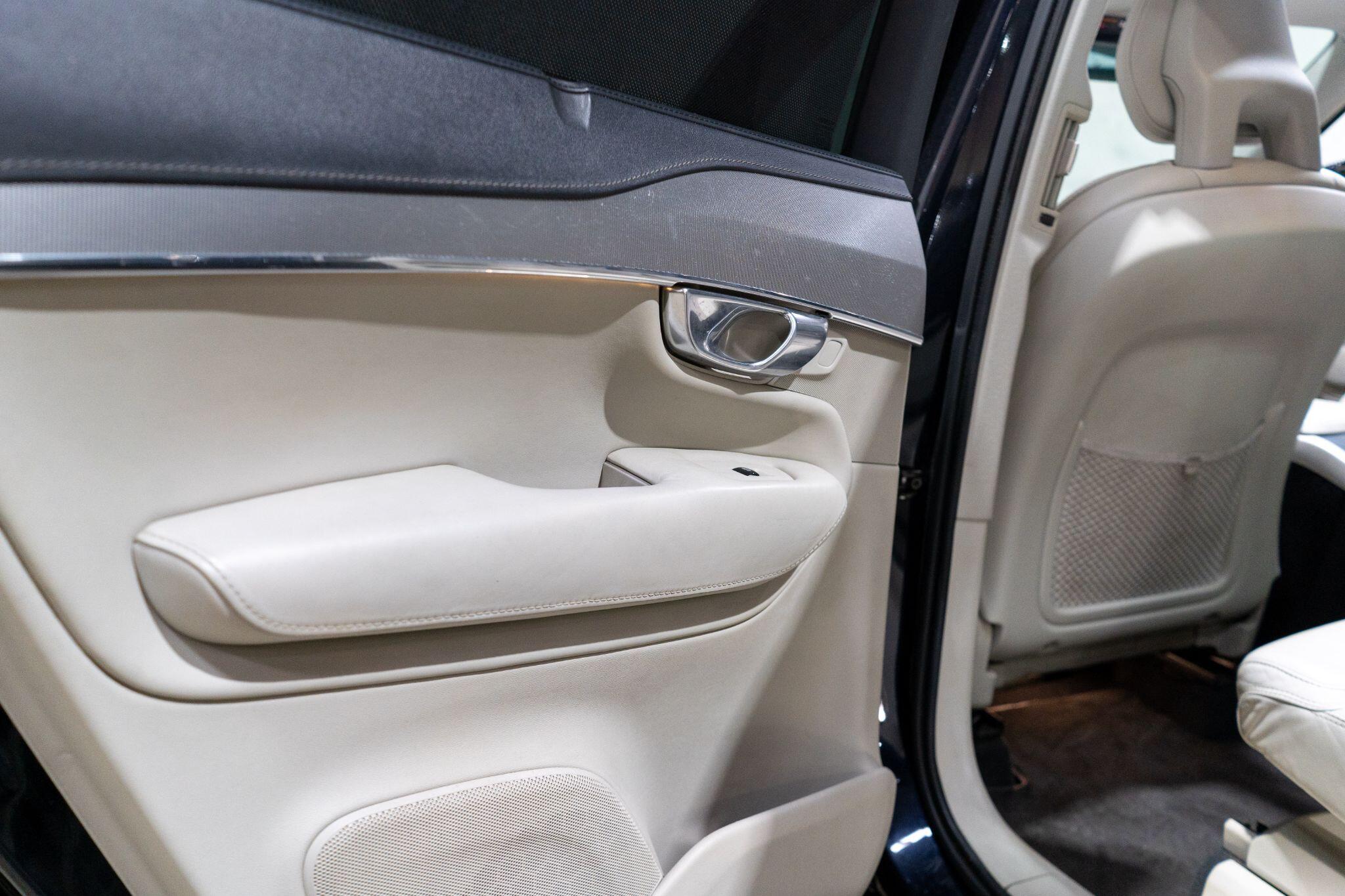 Volvo XC90 view 26