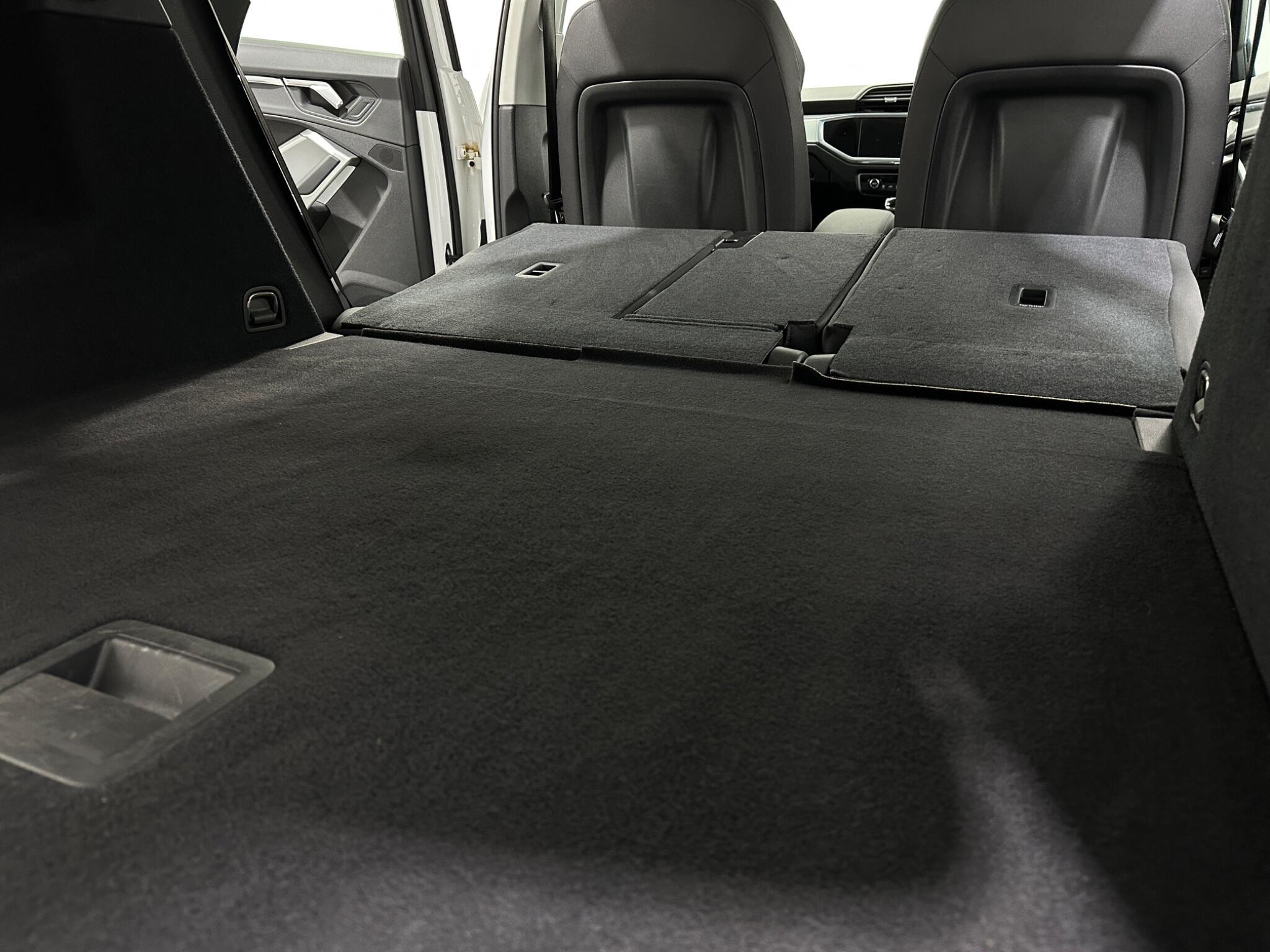 Audi Q3 view 44