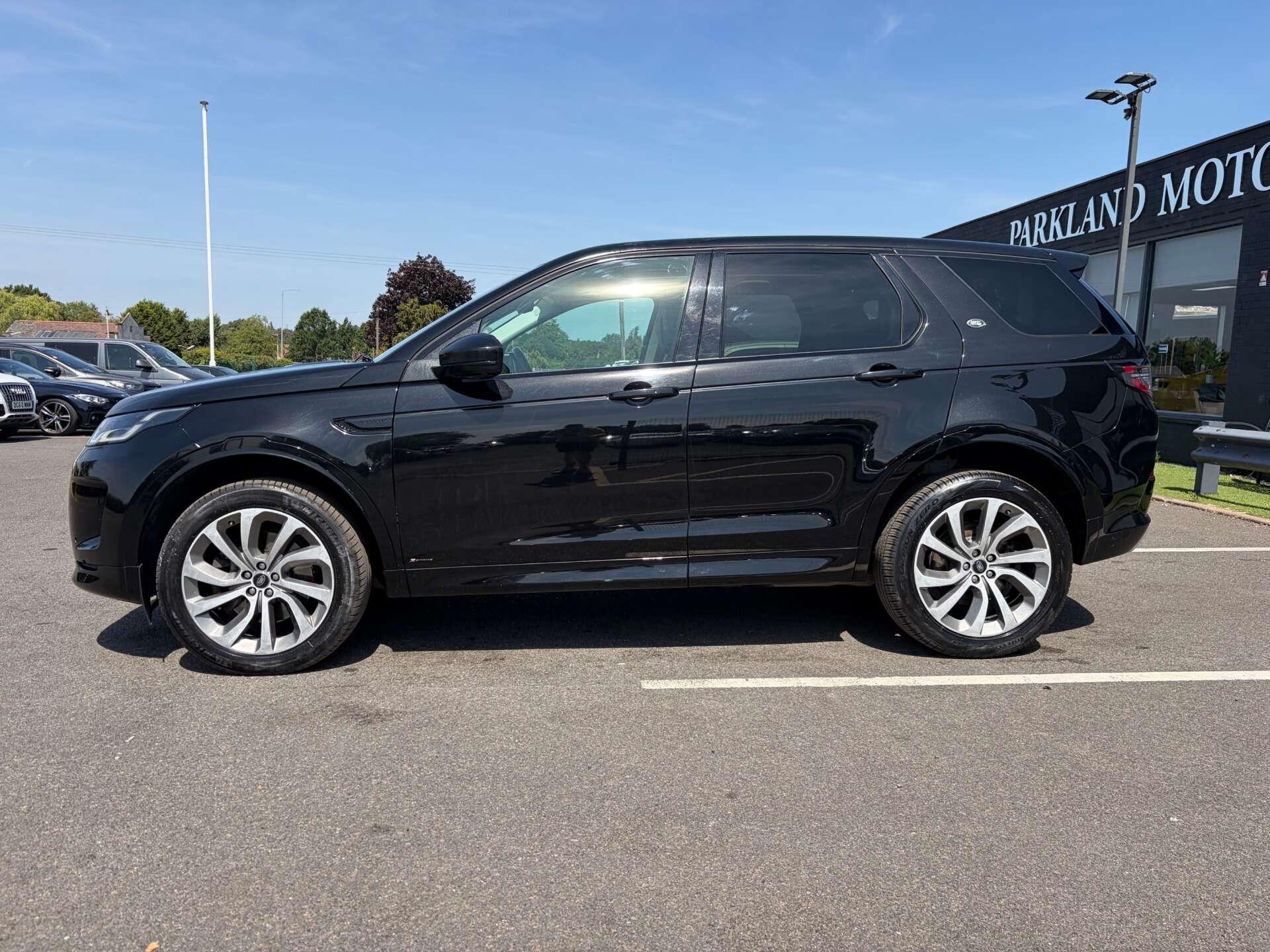 Land Rover Discovery Sport view 5