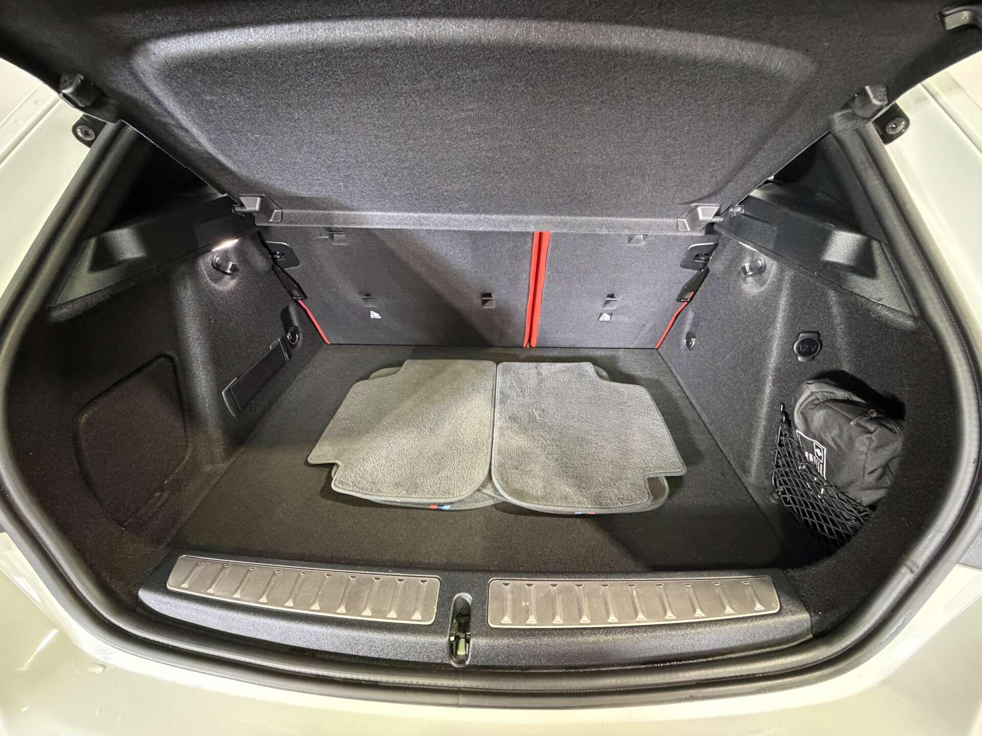 BMW 1 Series view 11