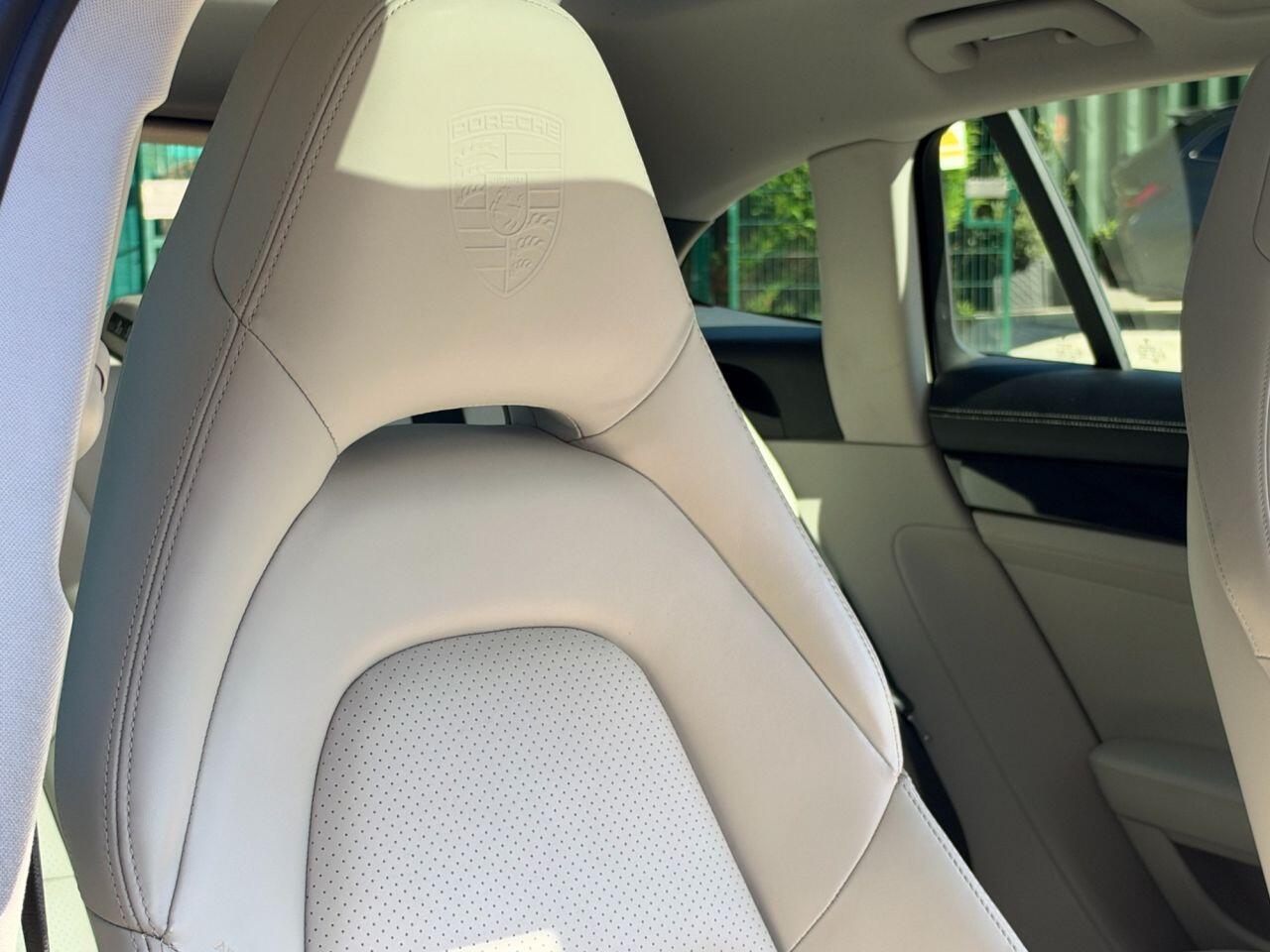 Porsche Panamera view 42