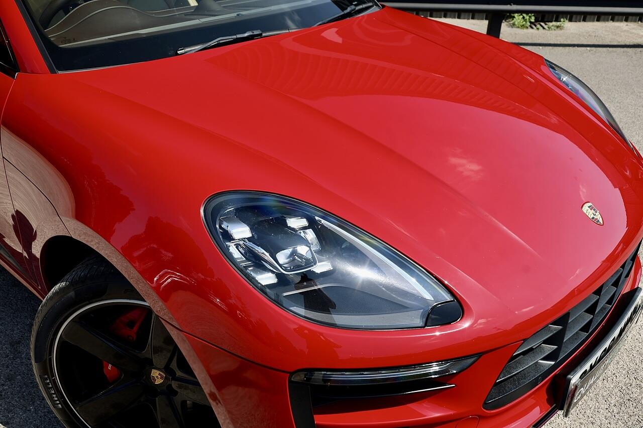 Porsche Macan view 12