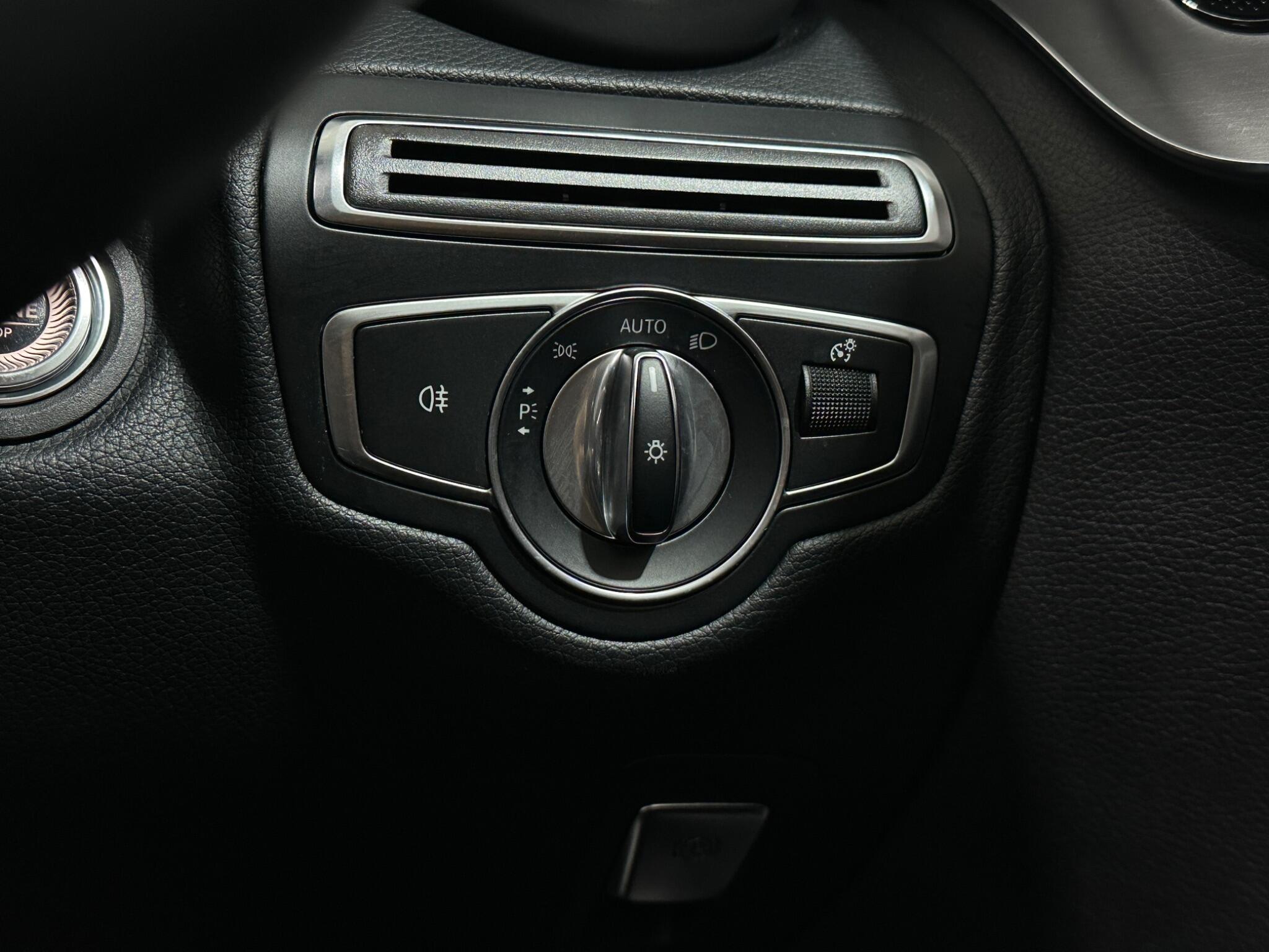 Mercedes-Benz C Class view 17