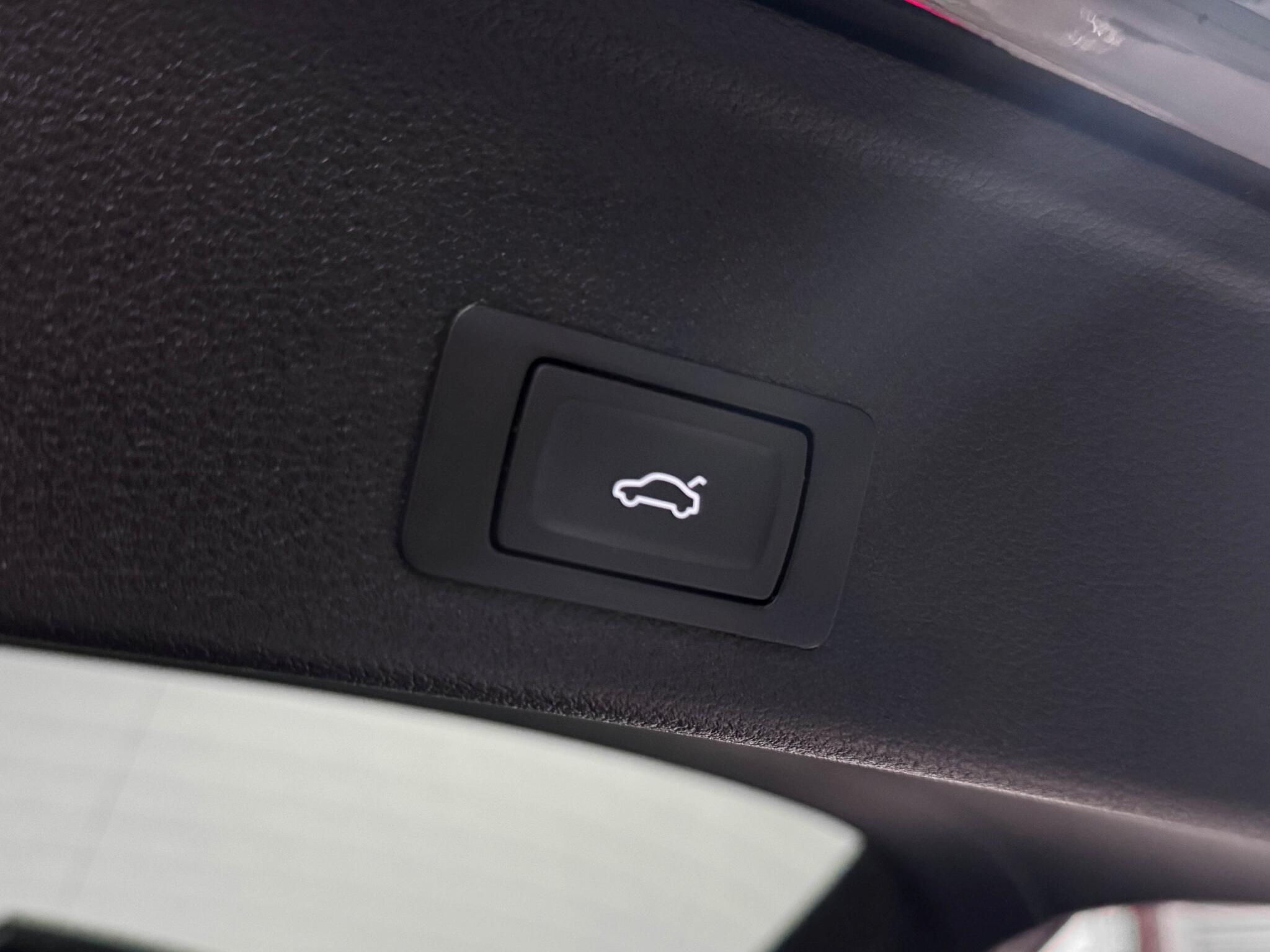 Audi A4 view 8