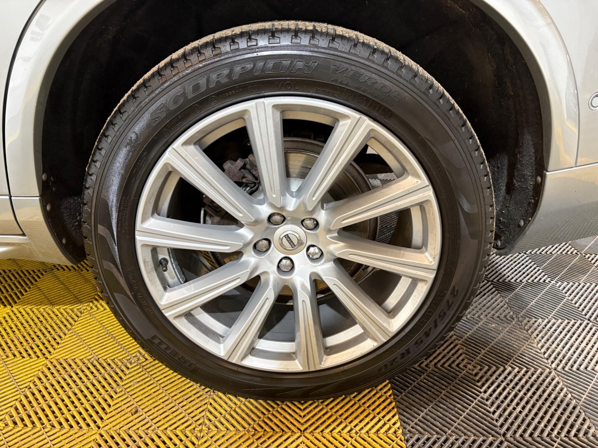 Volvo XC90 view 52
