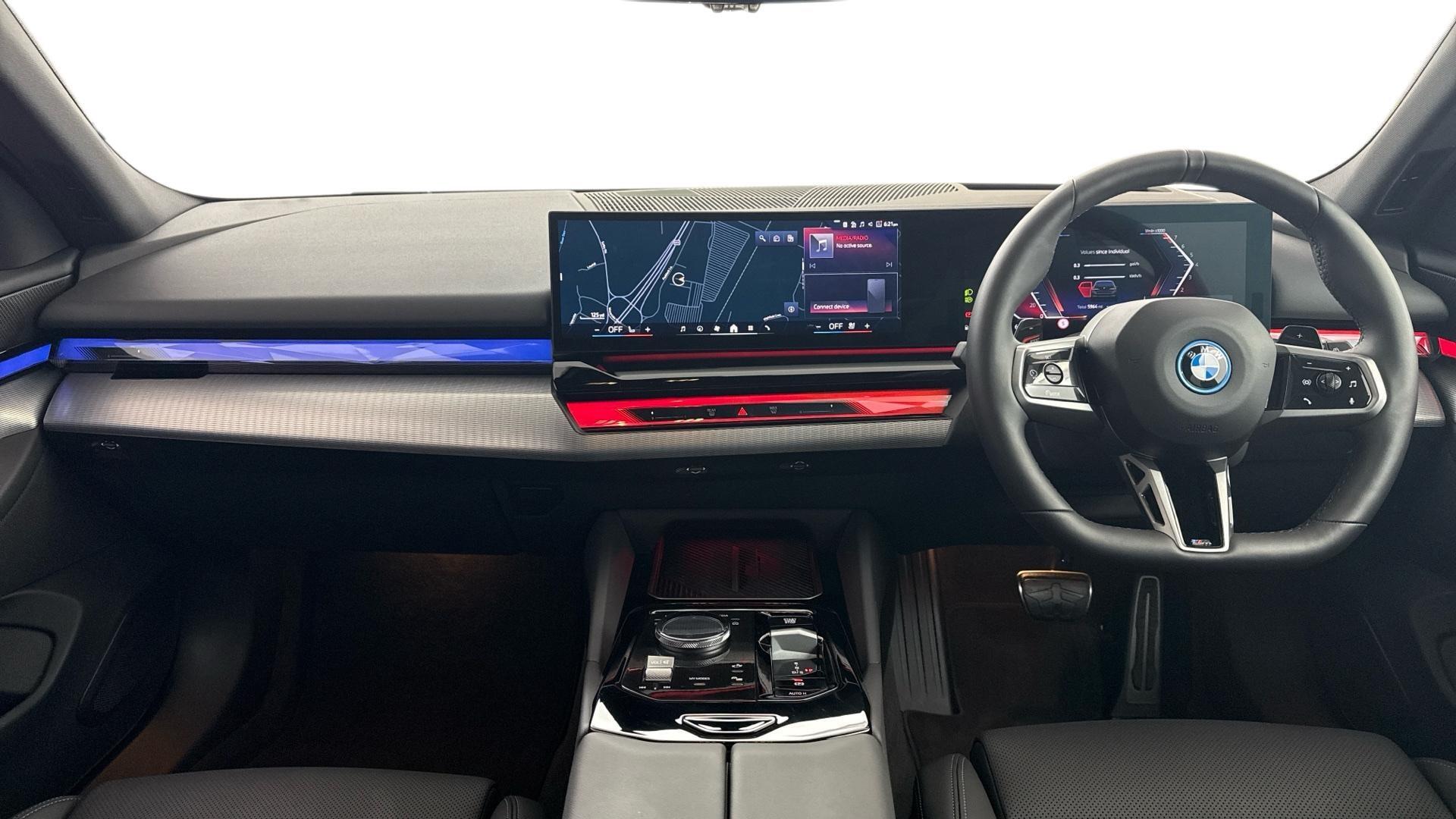 BMW 5 Series view 4