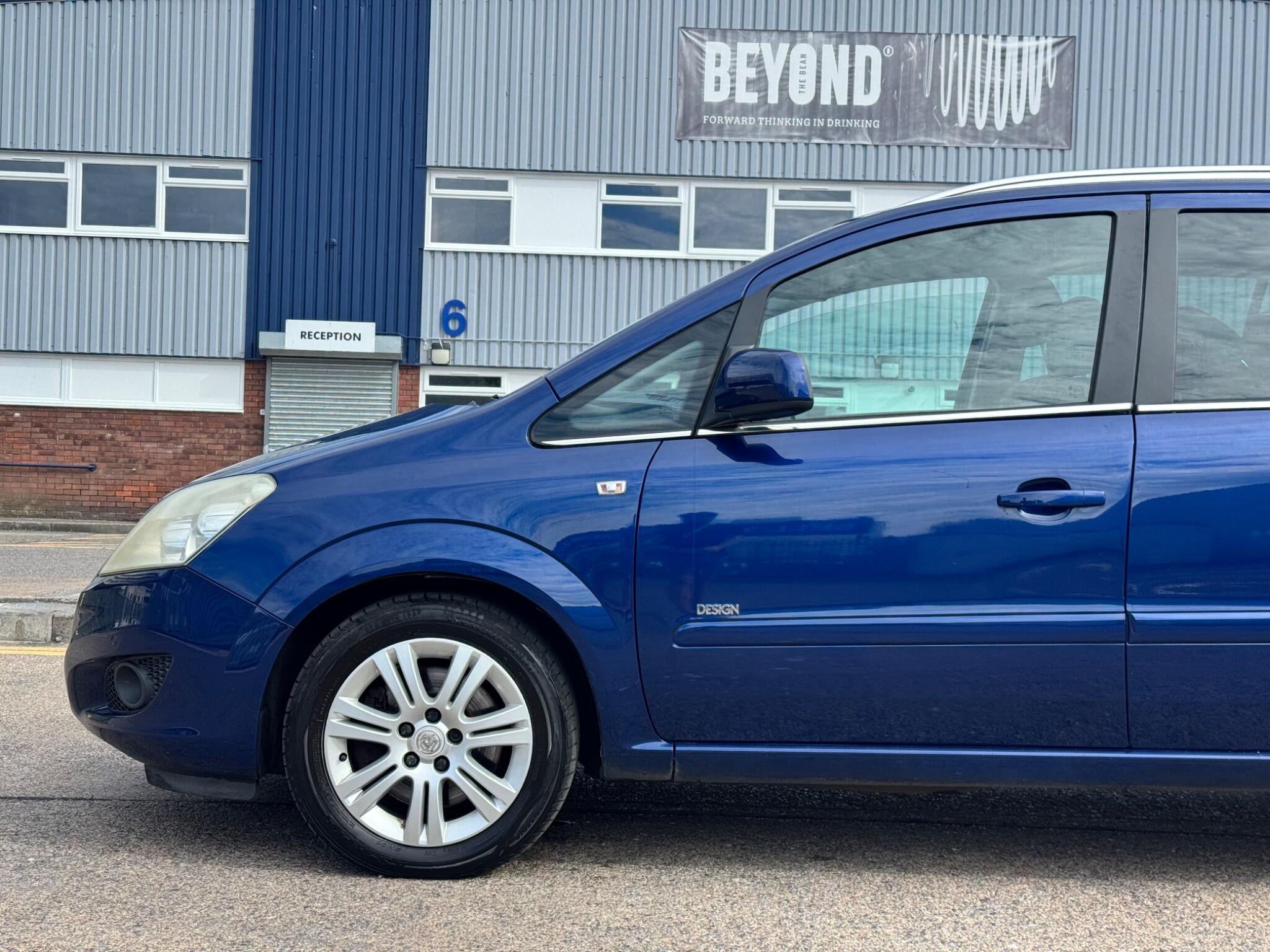 Vauxhall Zafira view 9