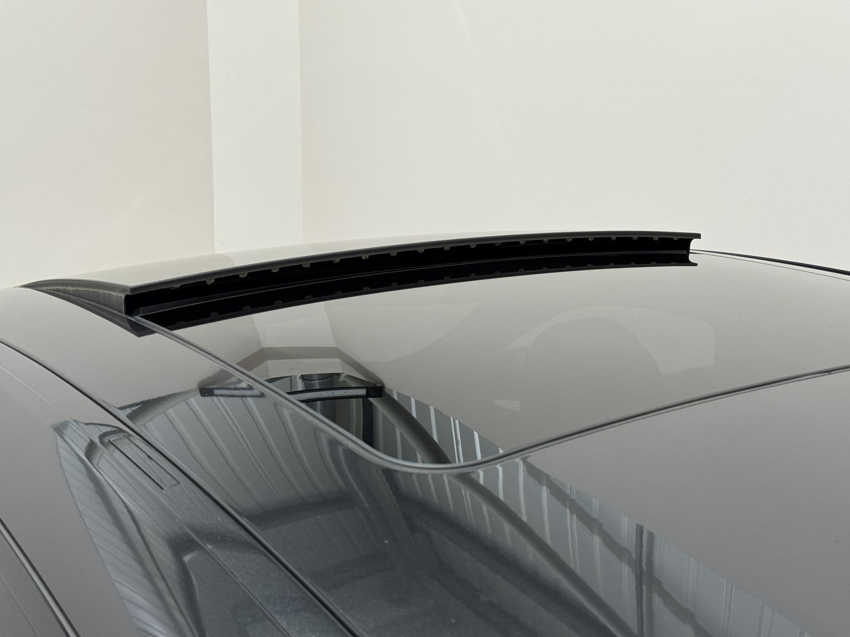 BMW 6 Series view 11