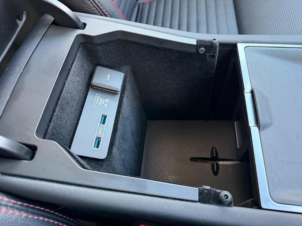 Land Rover Discovery Sport view 44