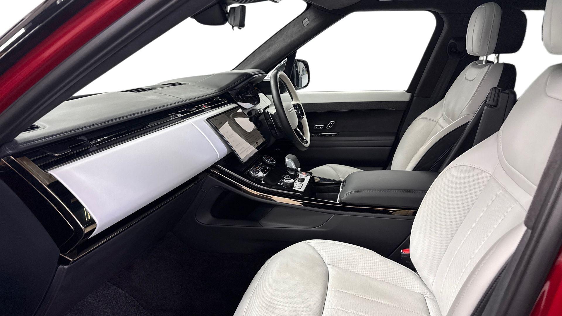Land Rover Range Rover Sport view 3