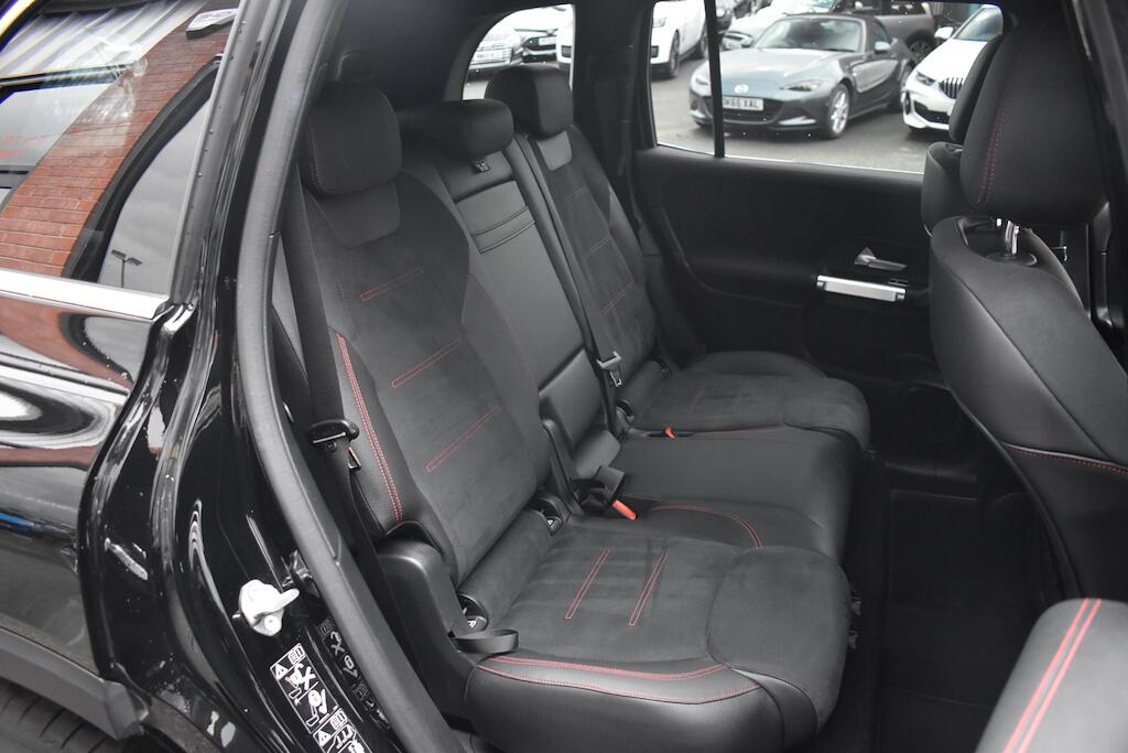 Mercedes-Benz 300 view 32