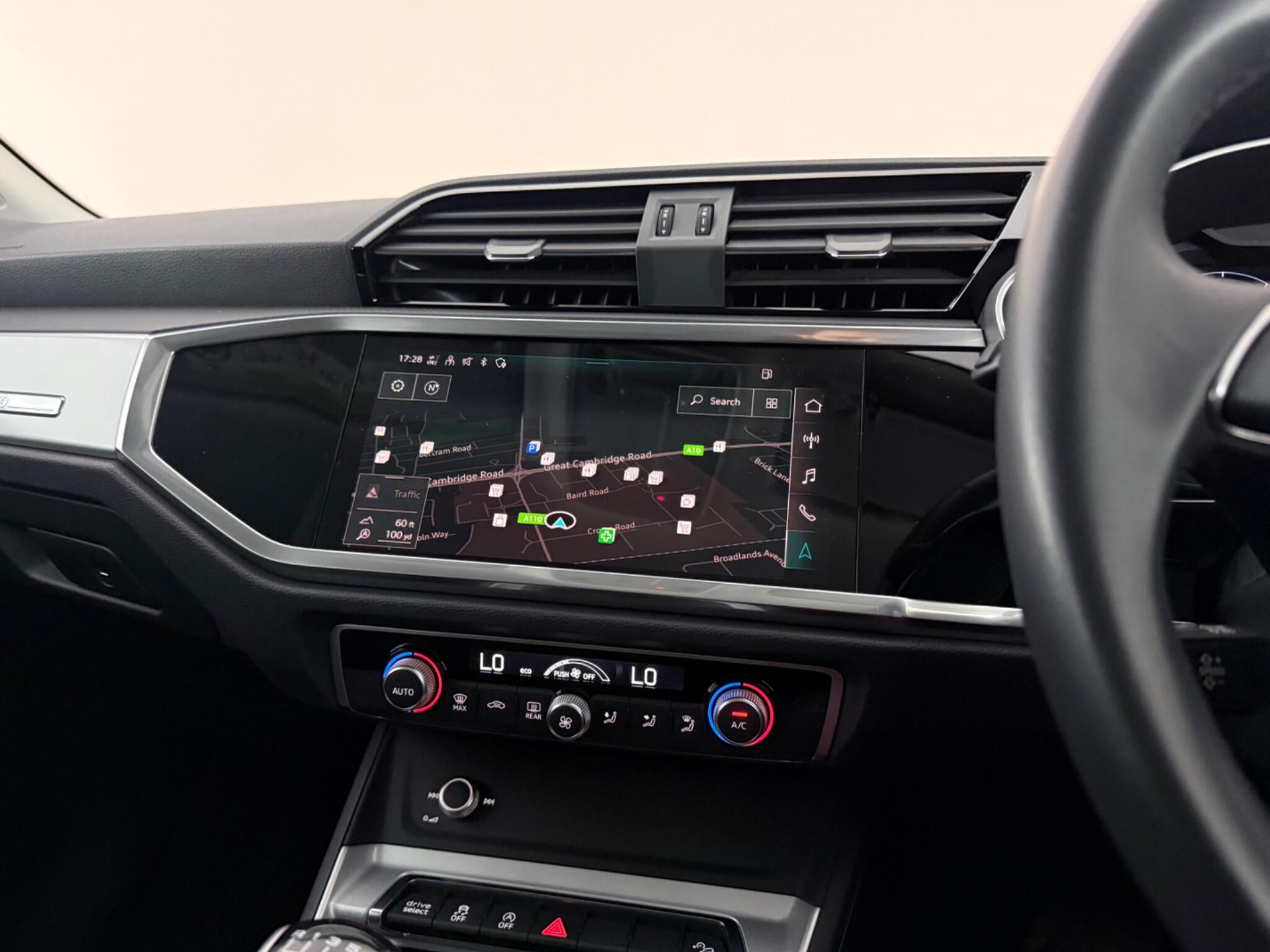Audi Q3 view 17