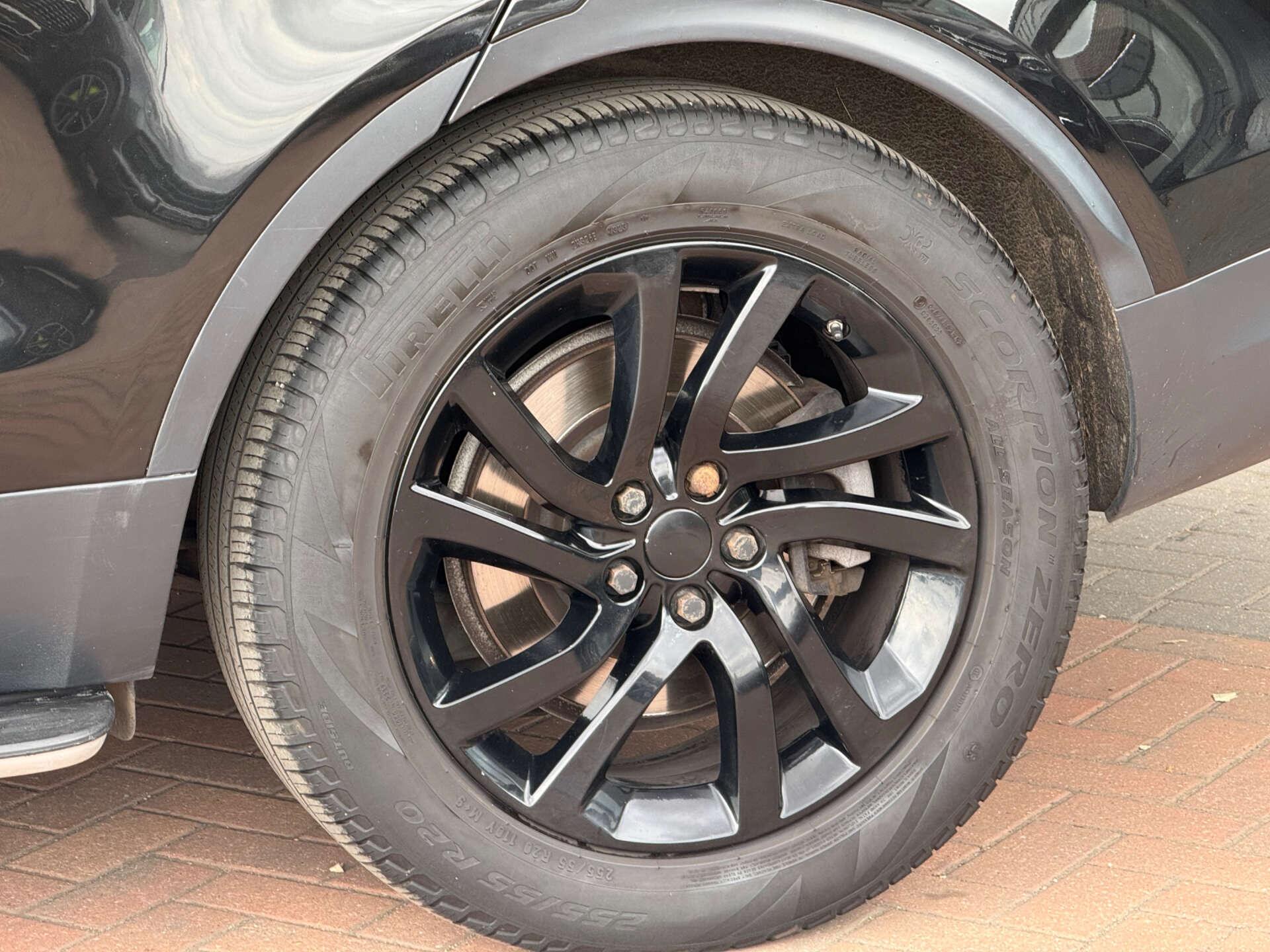 Land Rover Discovery view 9