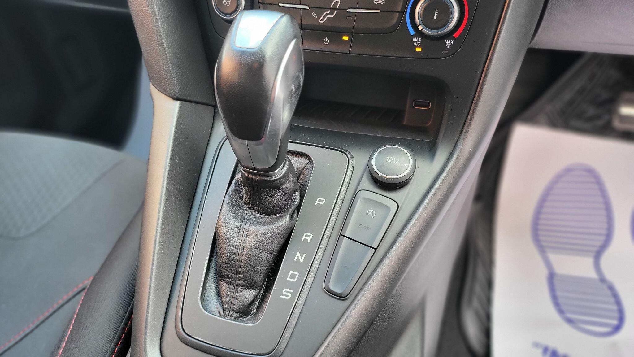 Ford Focus view 12