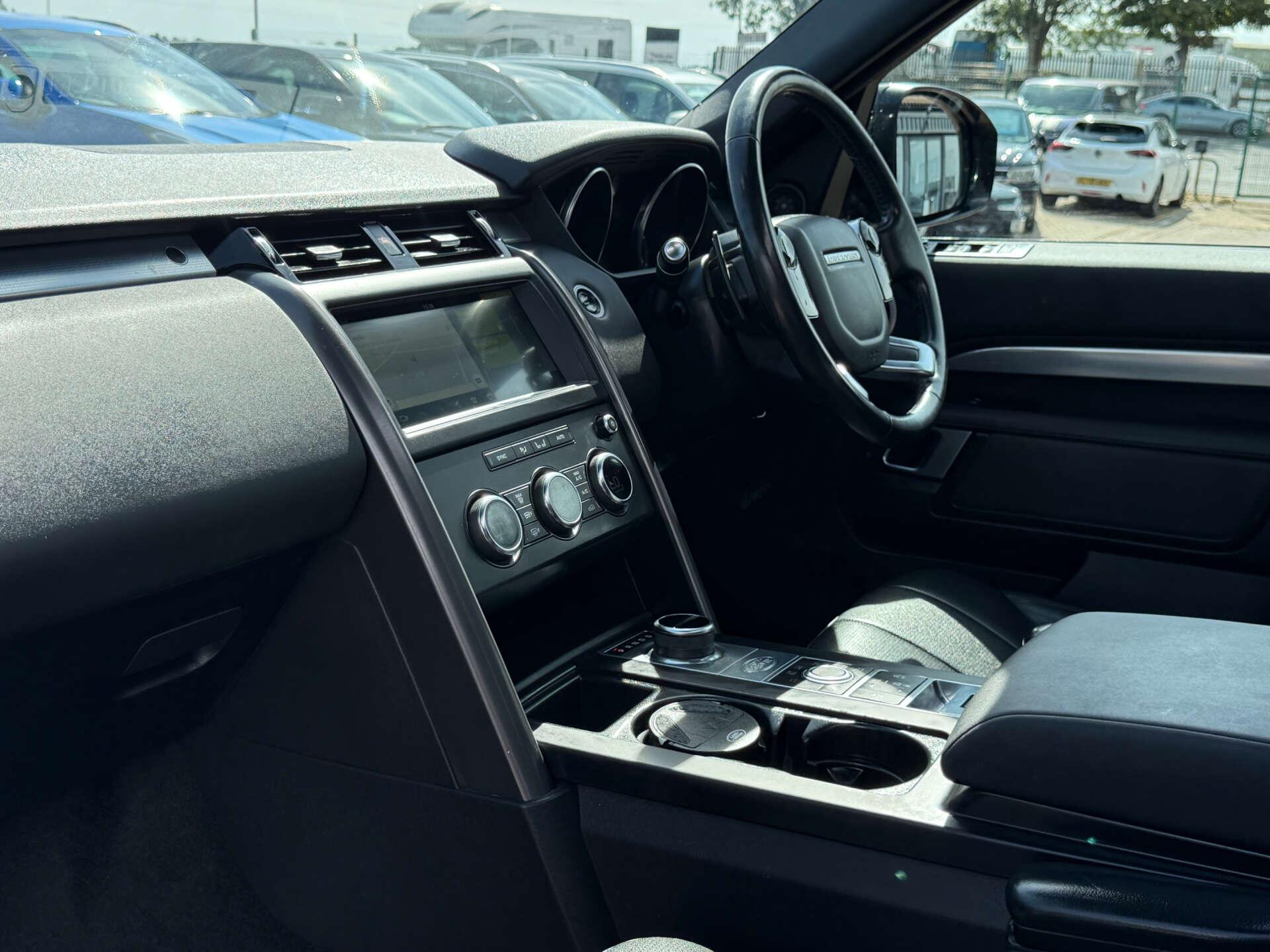 Land Rover Discovery view 81