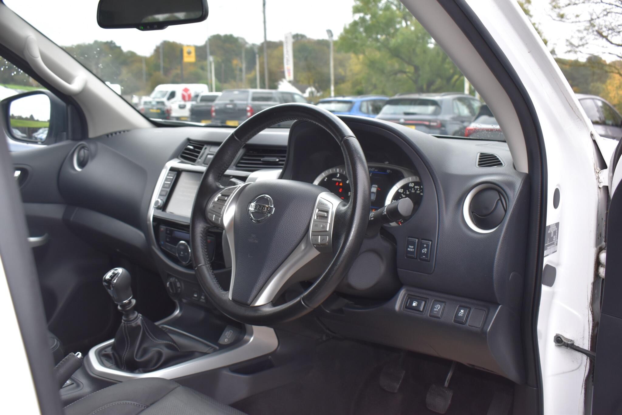 Navara - 2.3 dCi Tekna 4WD Euro 6 (s/s) 4dr - Image 46