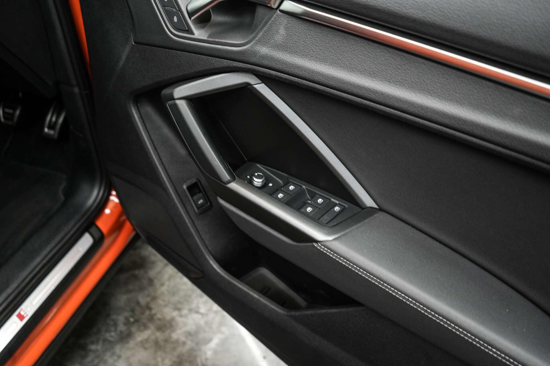 Audi Q3 view 20