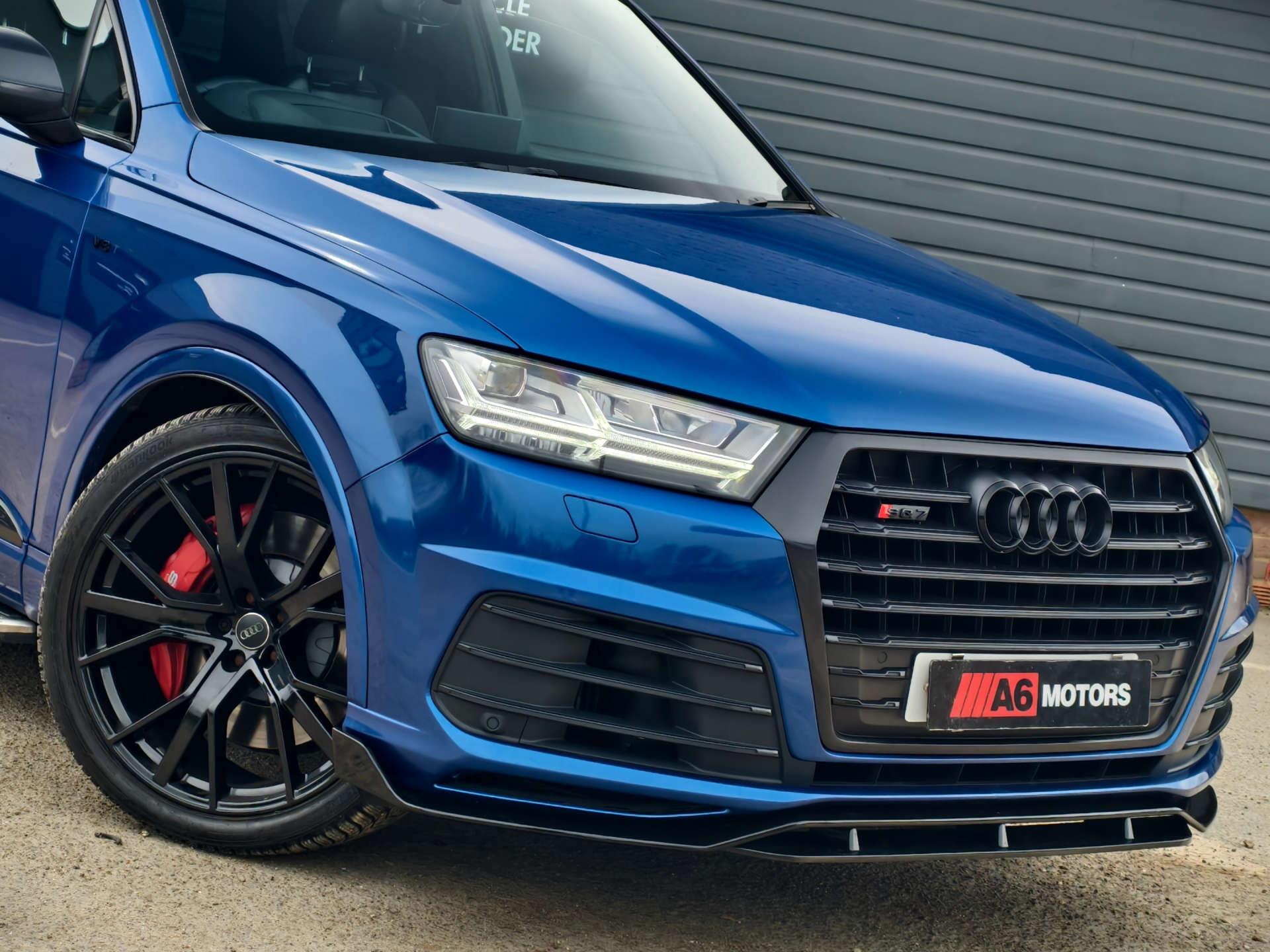 Audi SQ7 view 5