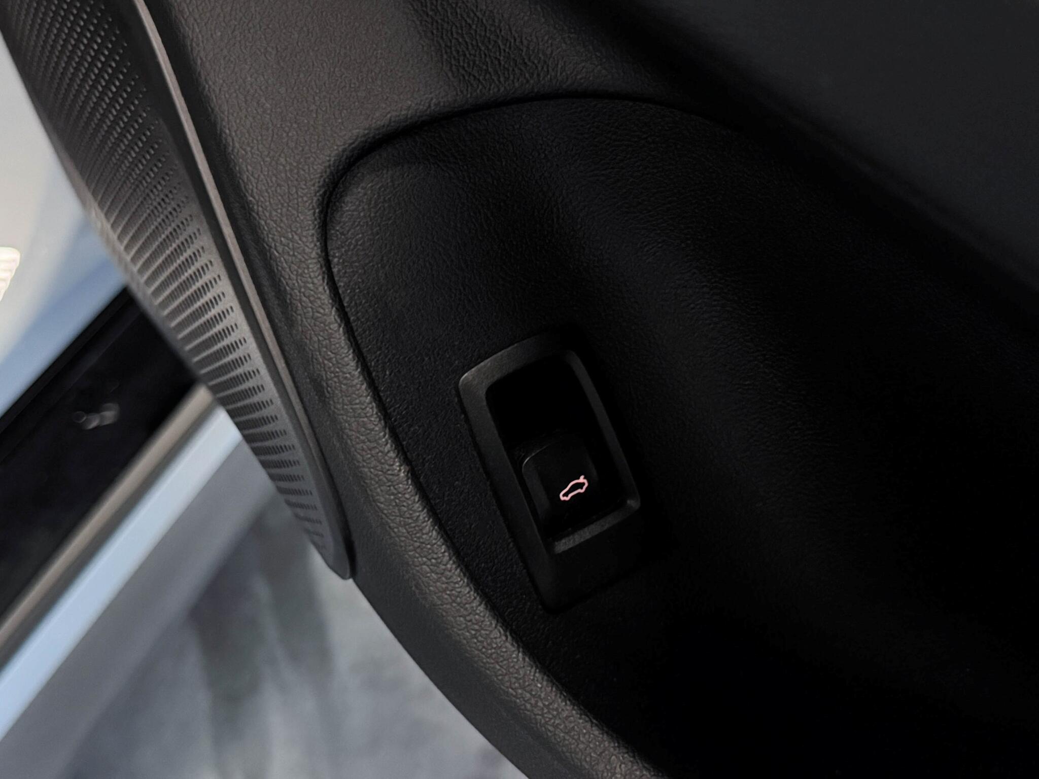 BMW I4 view 18