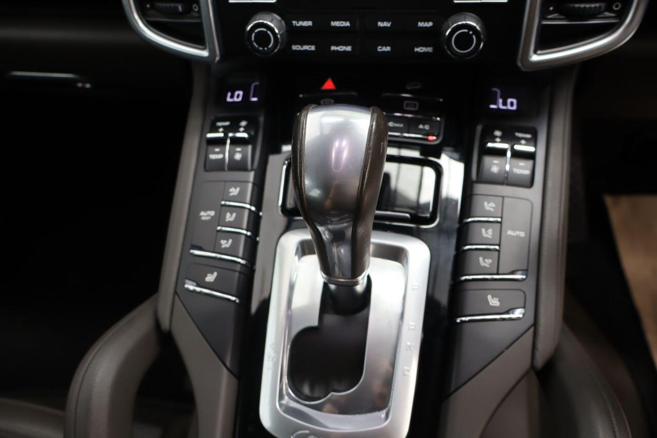 Porsche Cayenne view 19