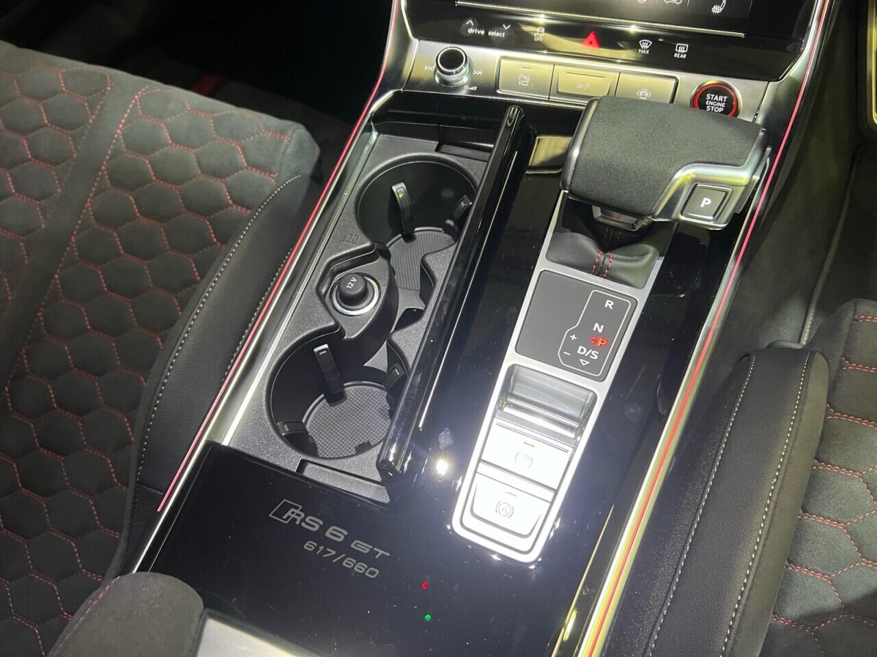 Audi RS6 Avant view 12