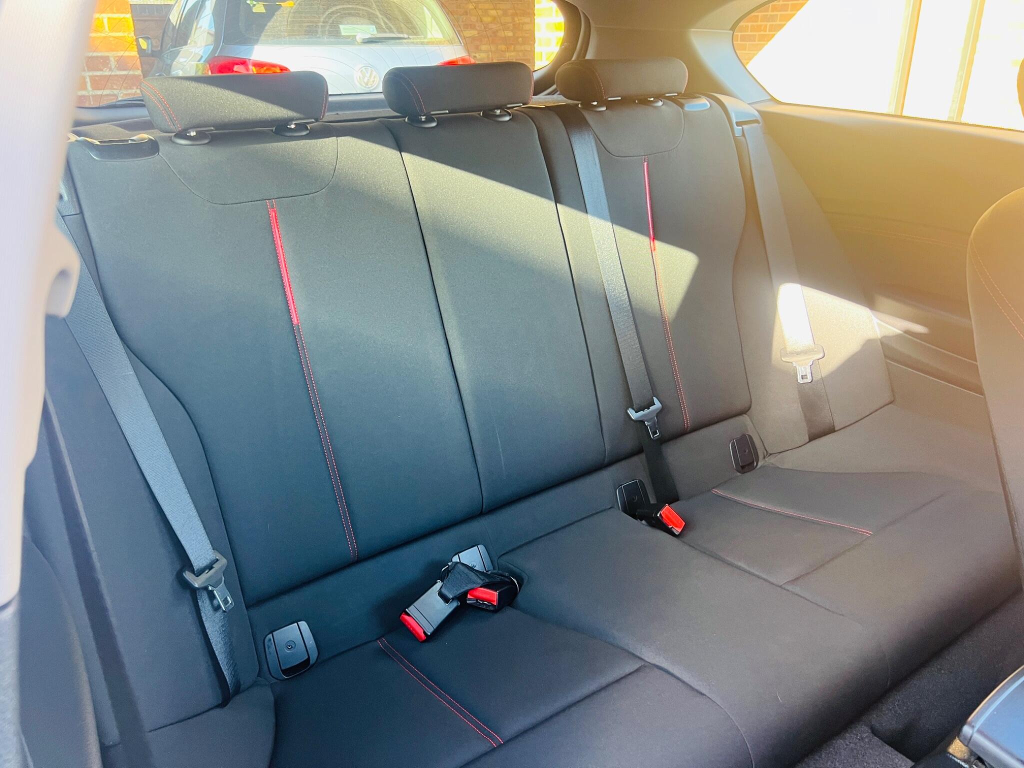 BMW 1 Series view 35