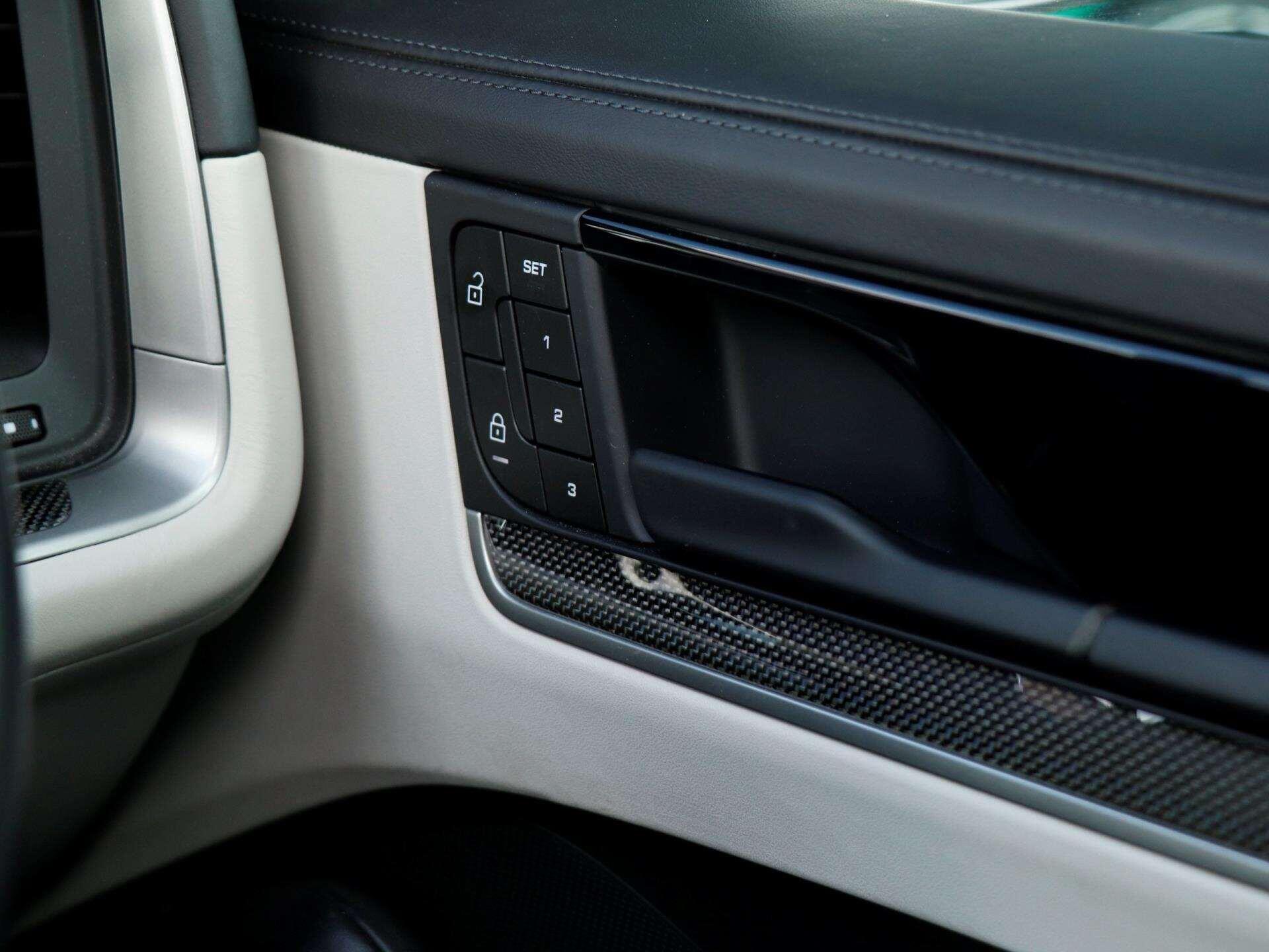 Porsche Cayenne view 21