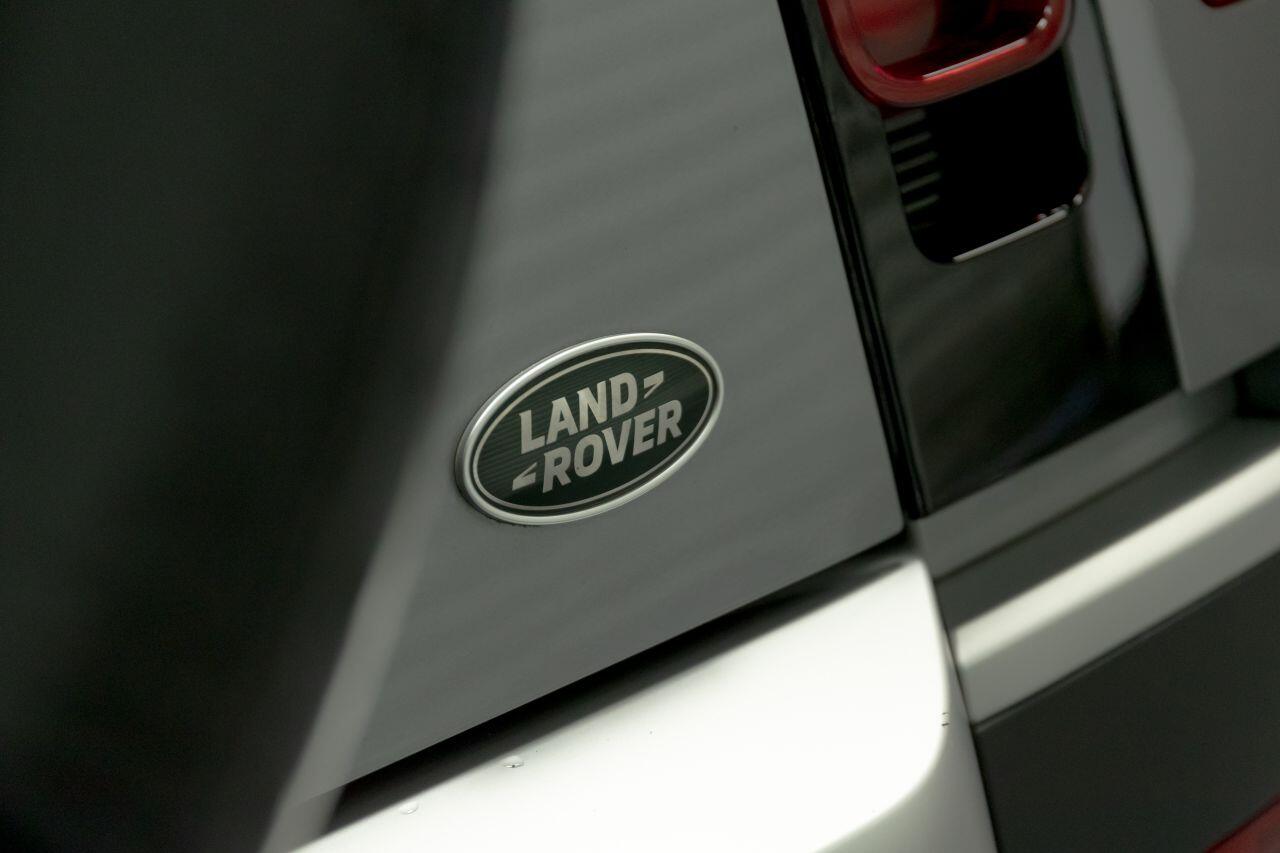 Land Rover Defender 110 view 46