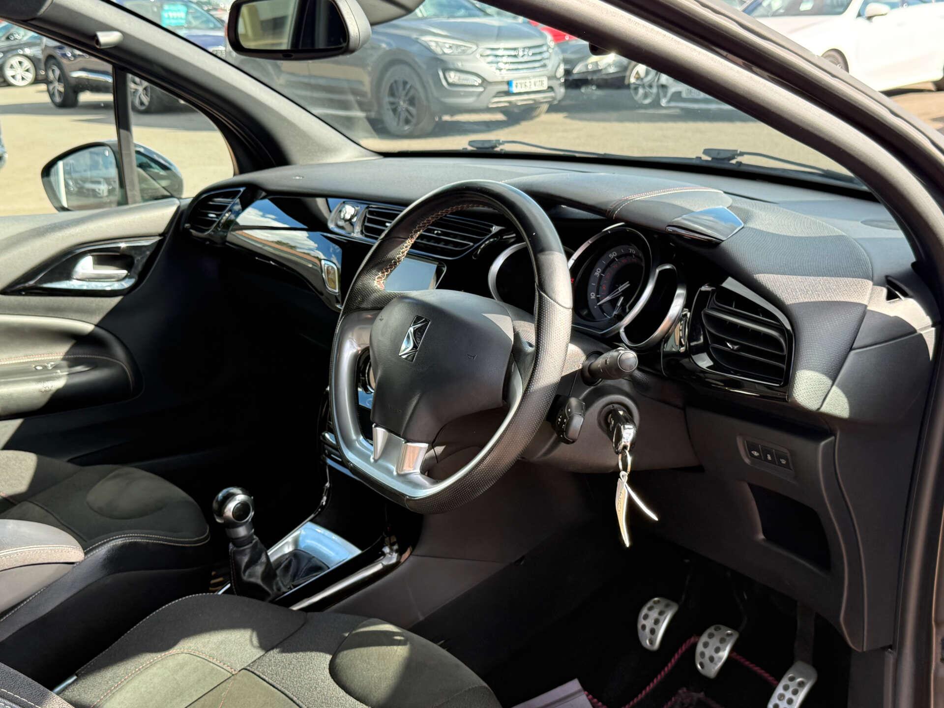 DS Automobiles DS 3 view 46