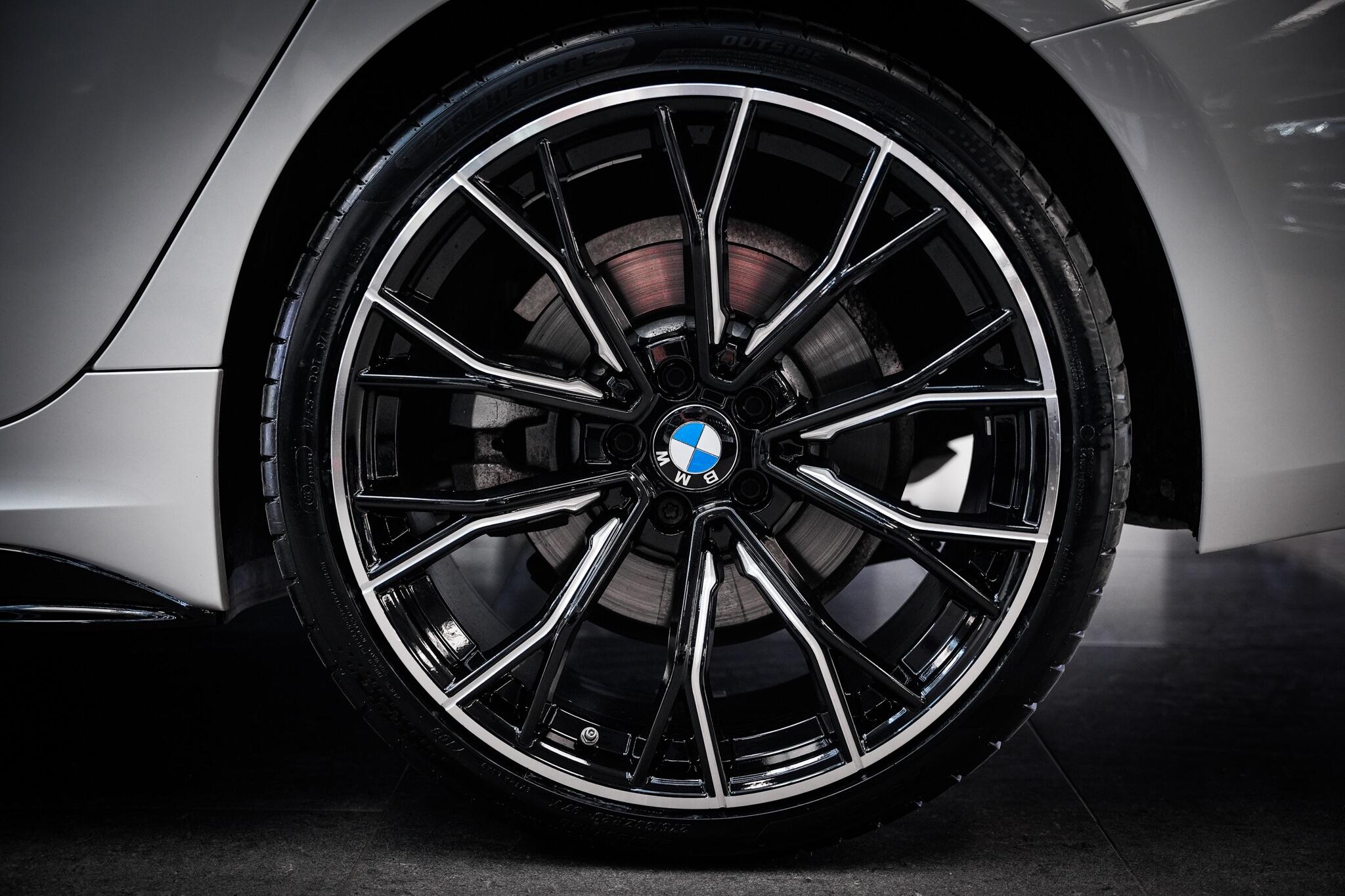 BMW 3 Series view 28