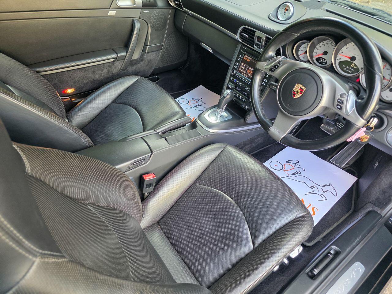 Porsche 911 view 8