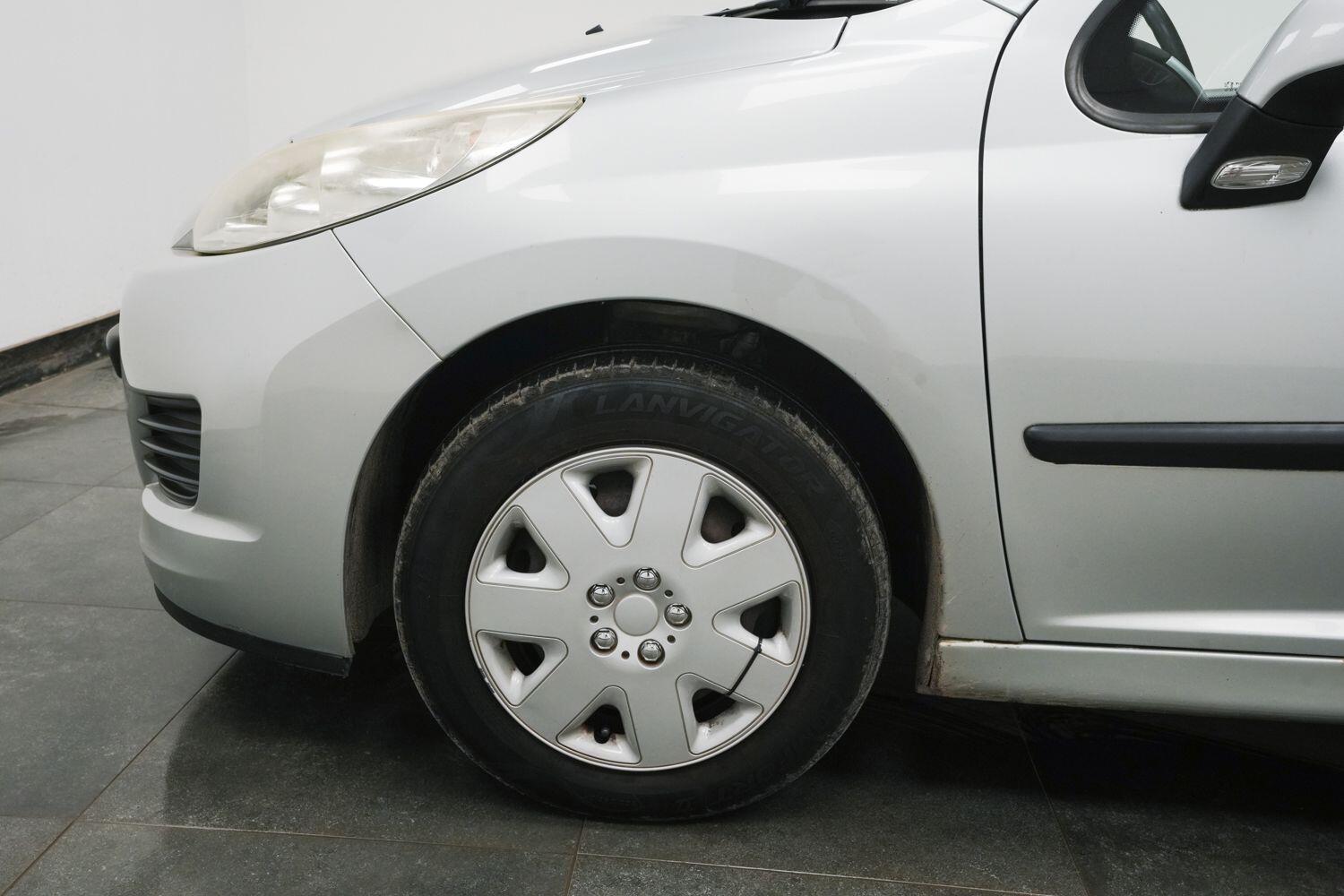 Peugeot 207 view 5