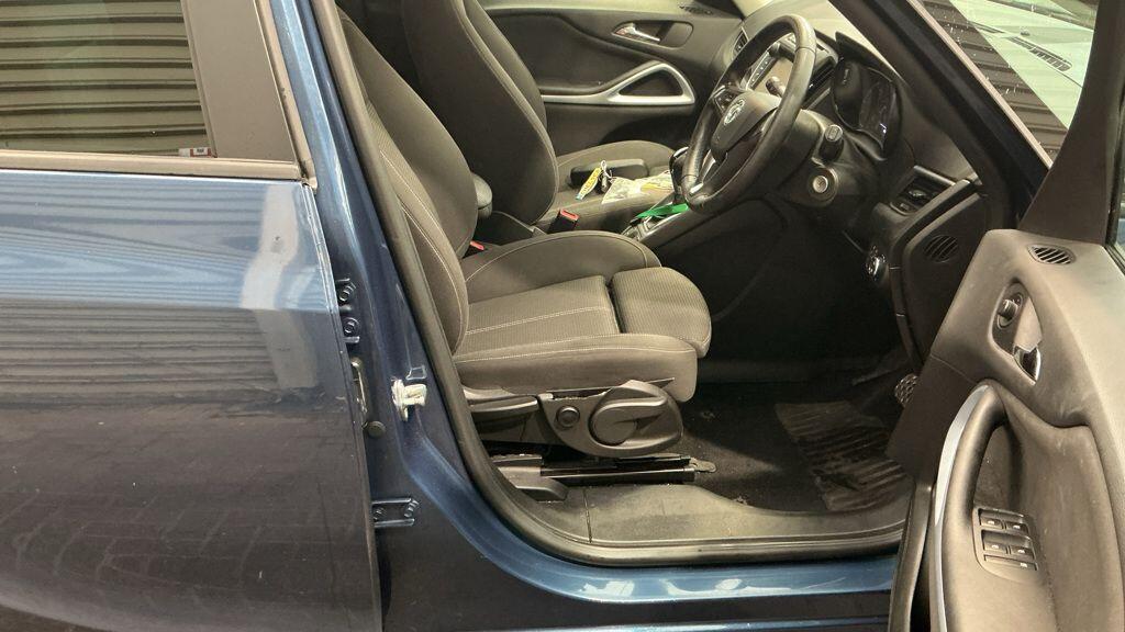 Vauxhall Zafira Tourer view 12