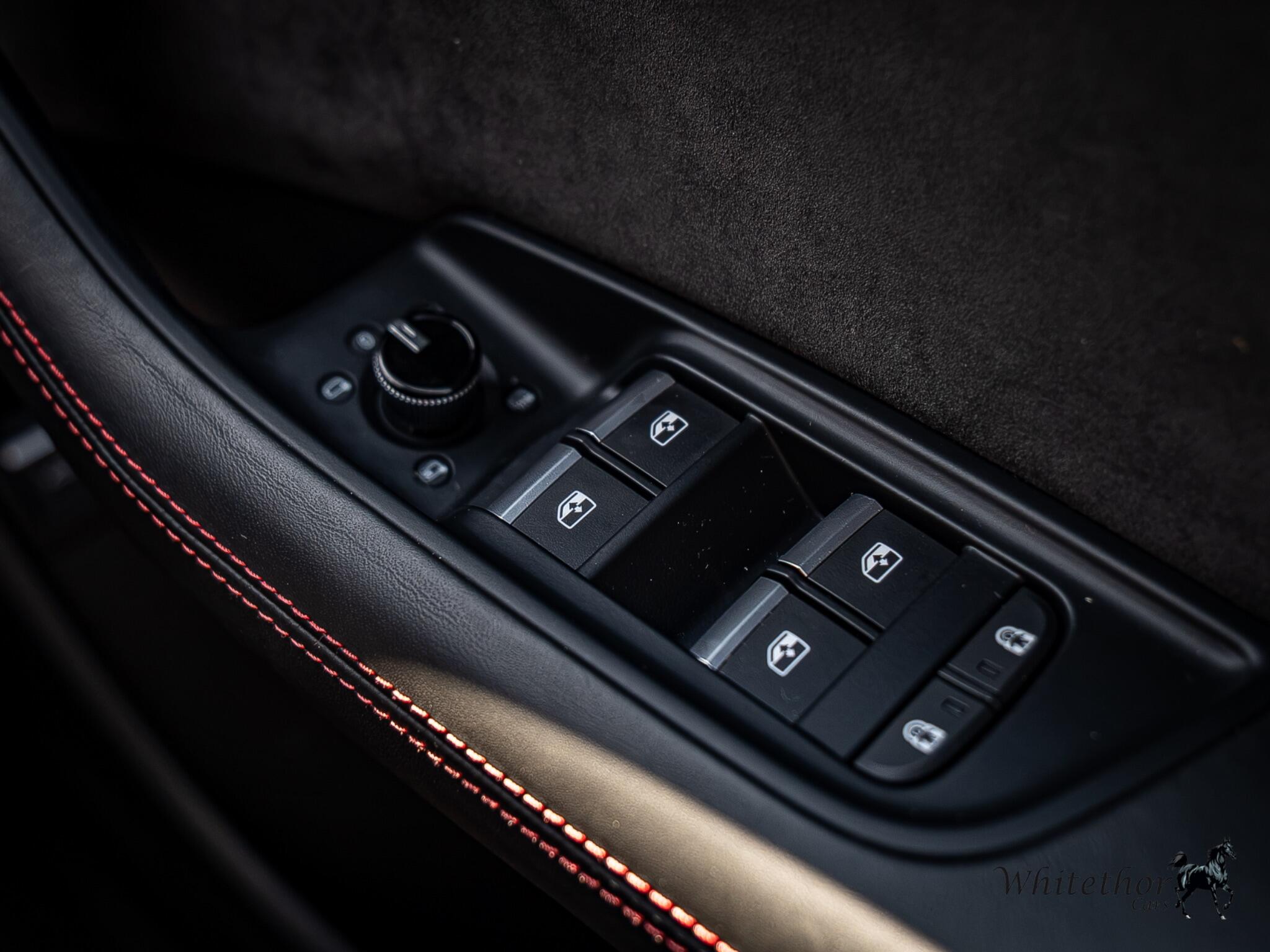 Audi RS Q8 view 31