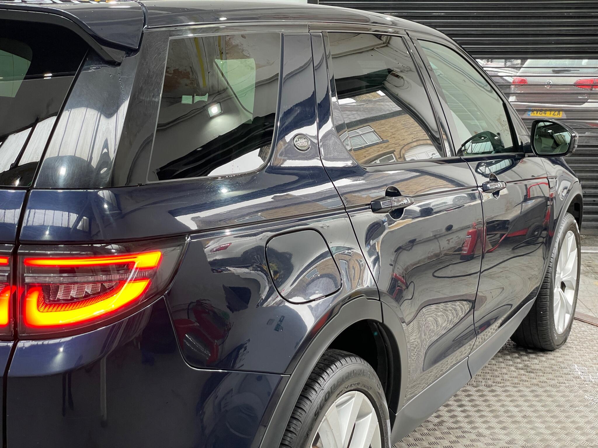 Land Rover Discovery Sport view 14