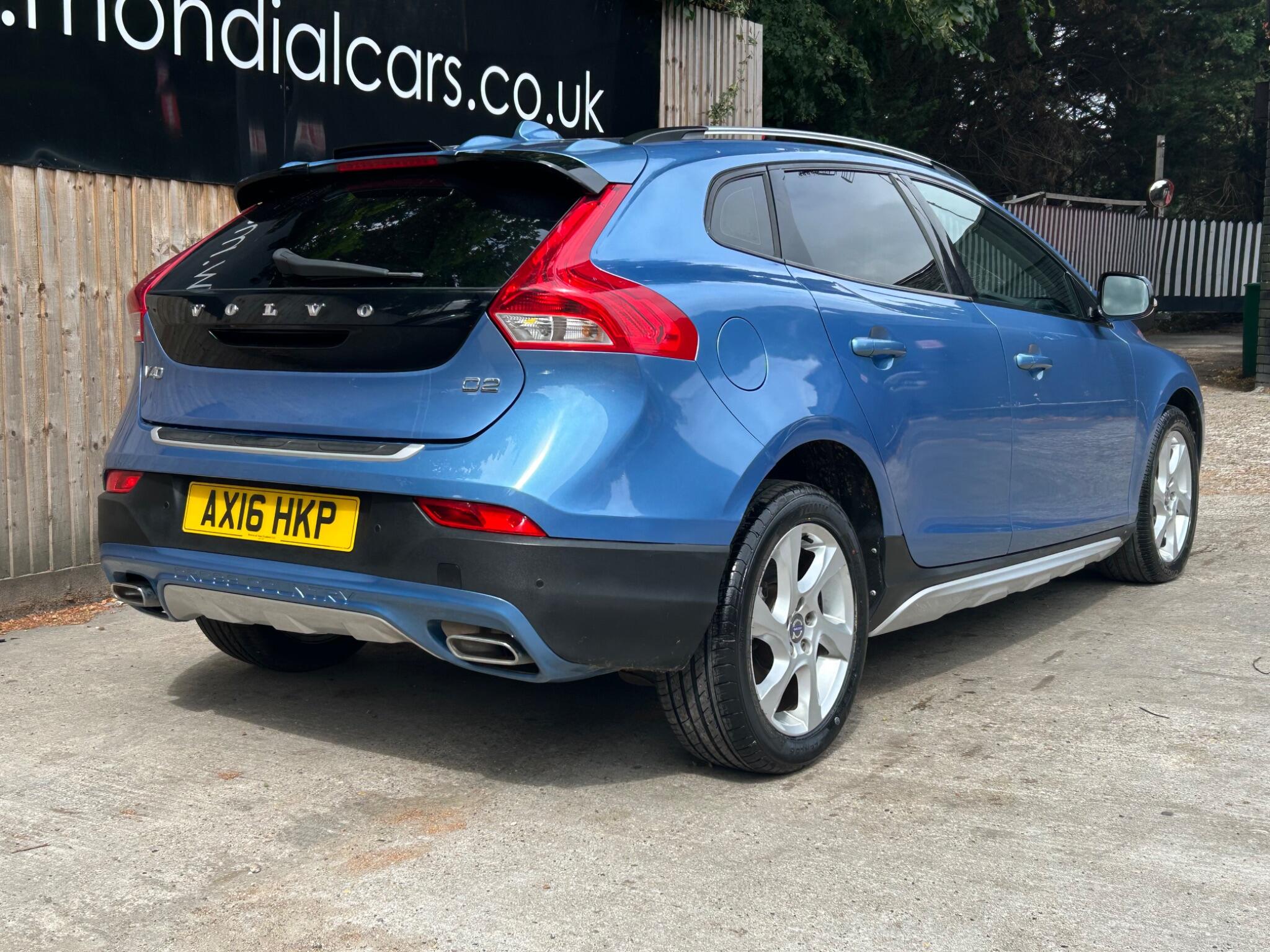 Volvo V40 Cross Country view 16