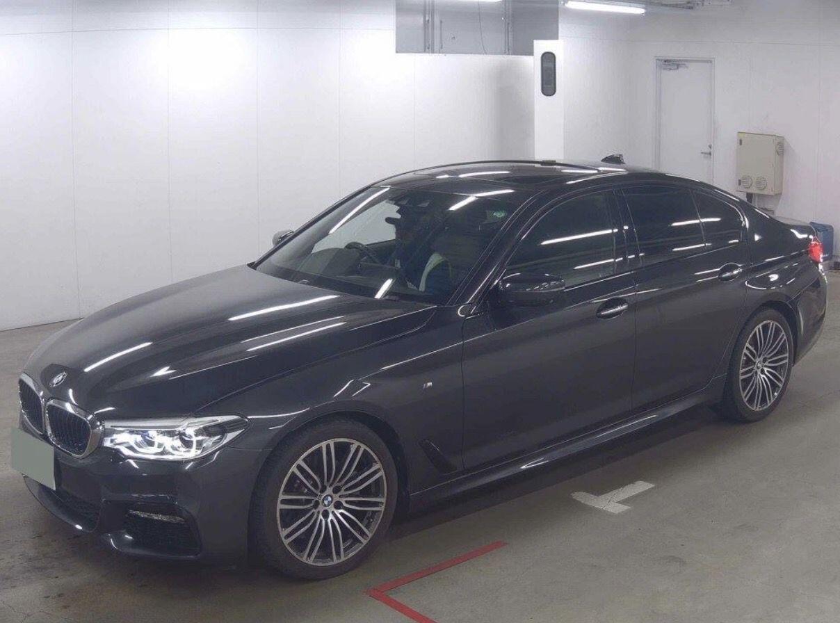 BMW 5 Series view 3