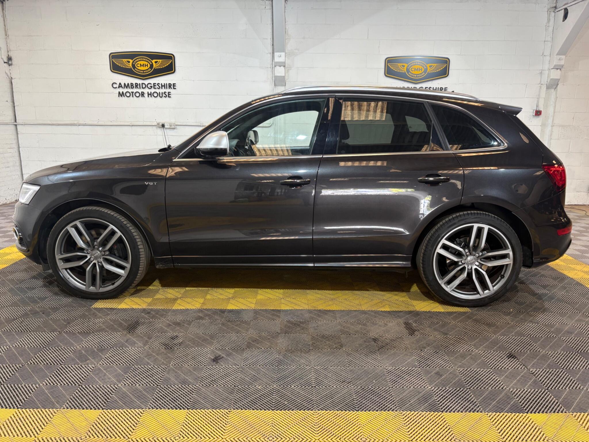 Audi SQ5 view 10