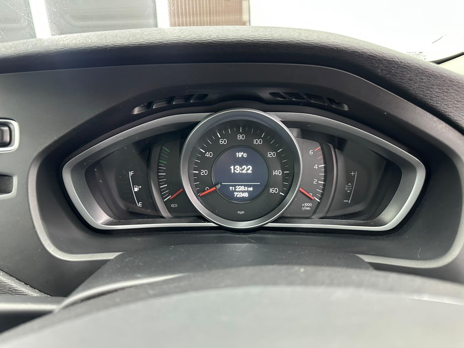 Volvo V40 view 34