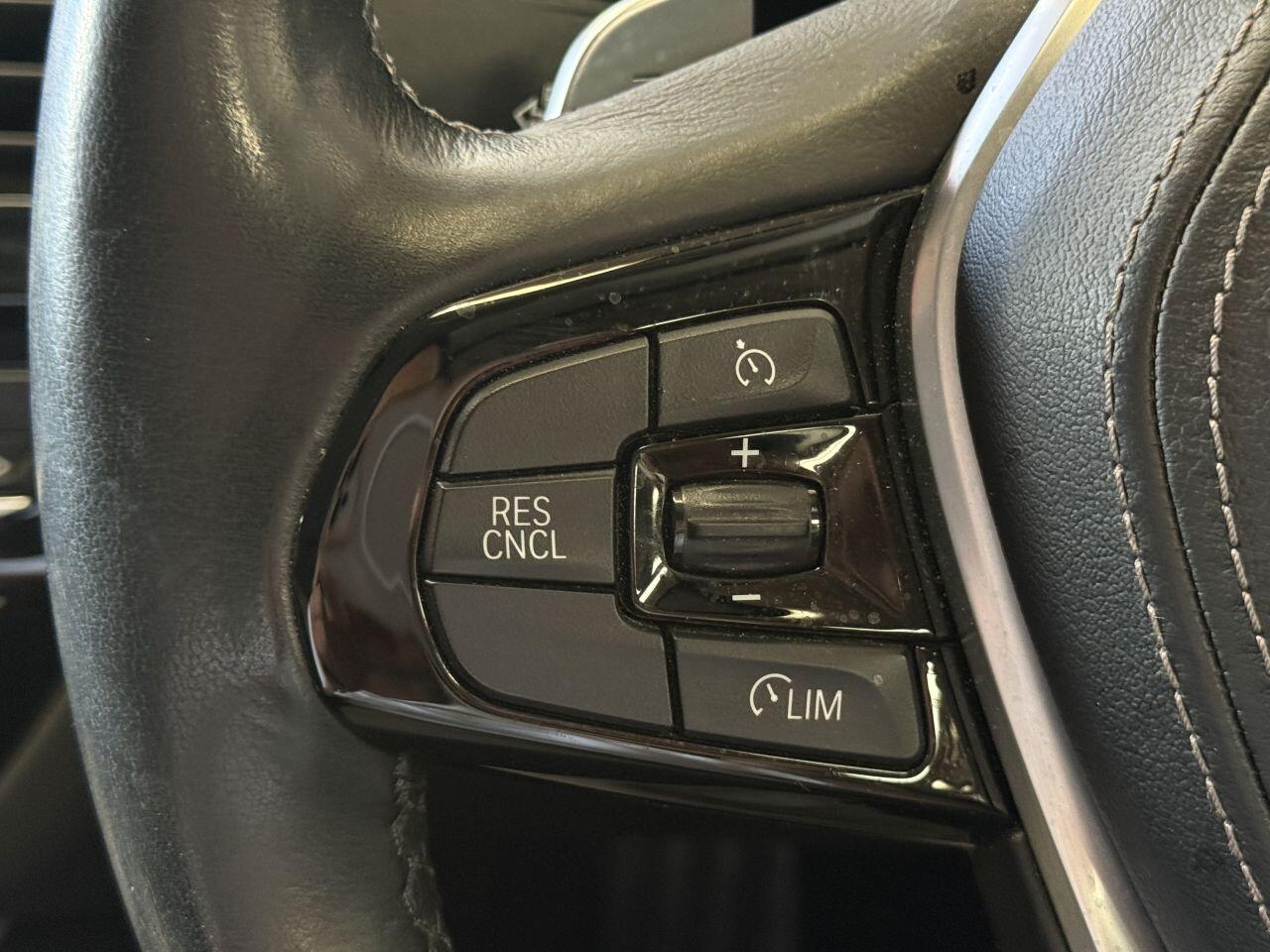 BMW 5 Series view 32
