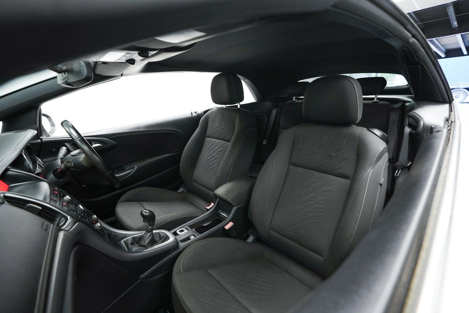 Vauxhall Cascada view 25
